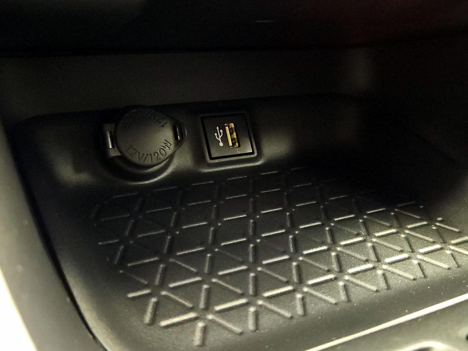 Thumbnail: 2024 Toyota RAV4 - 18