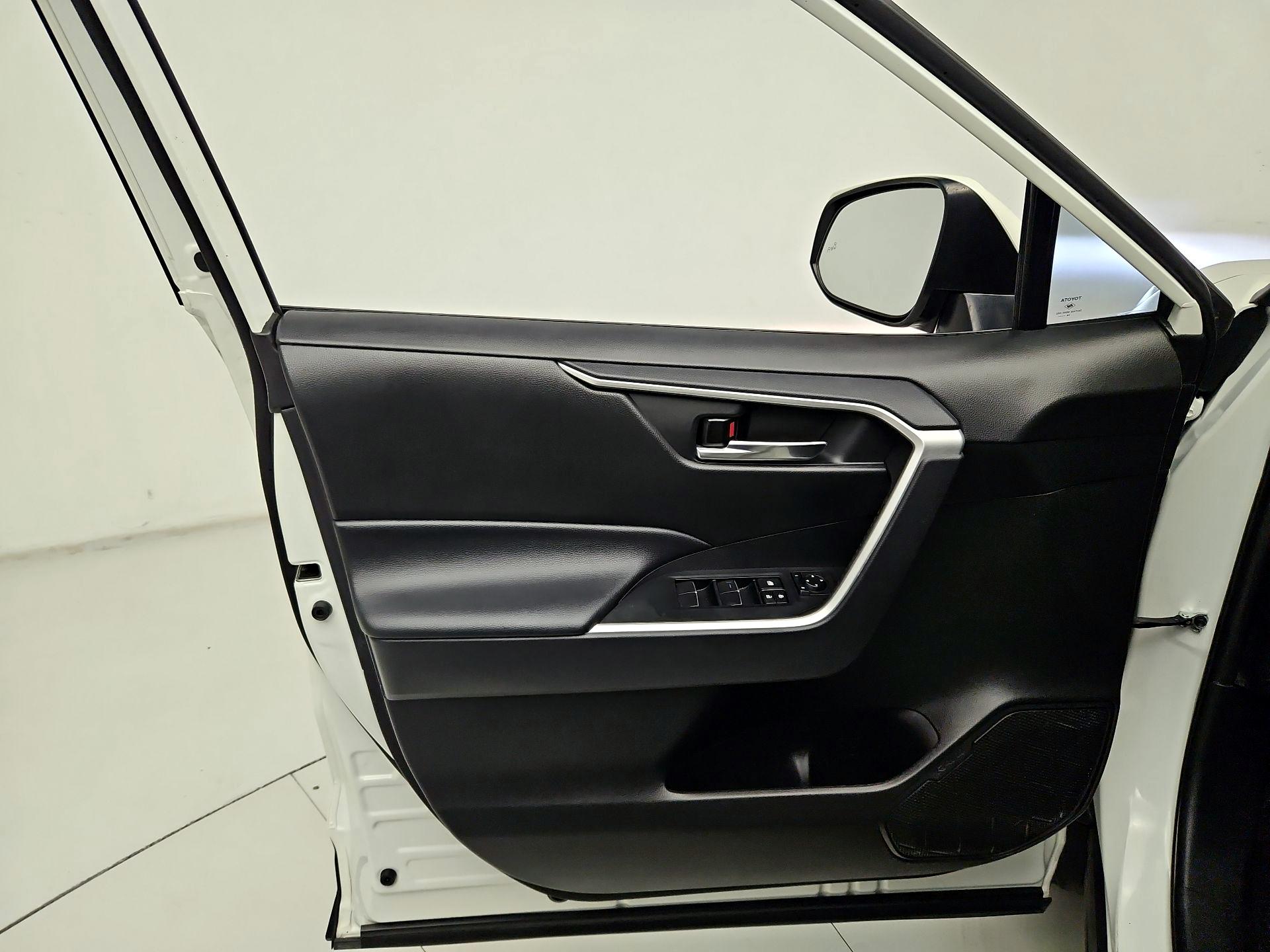 Thumbnail: 2021 Toyota RAV4 - 12