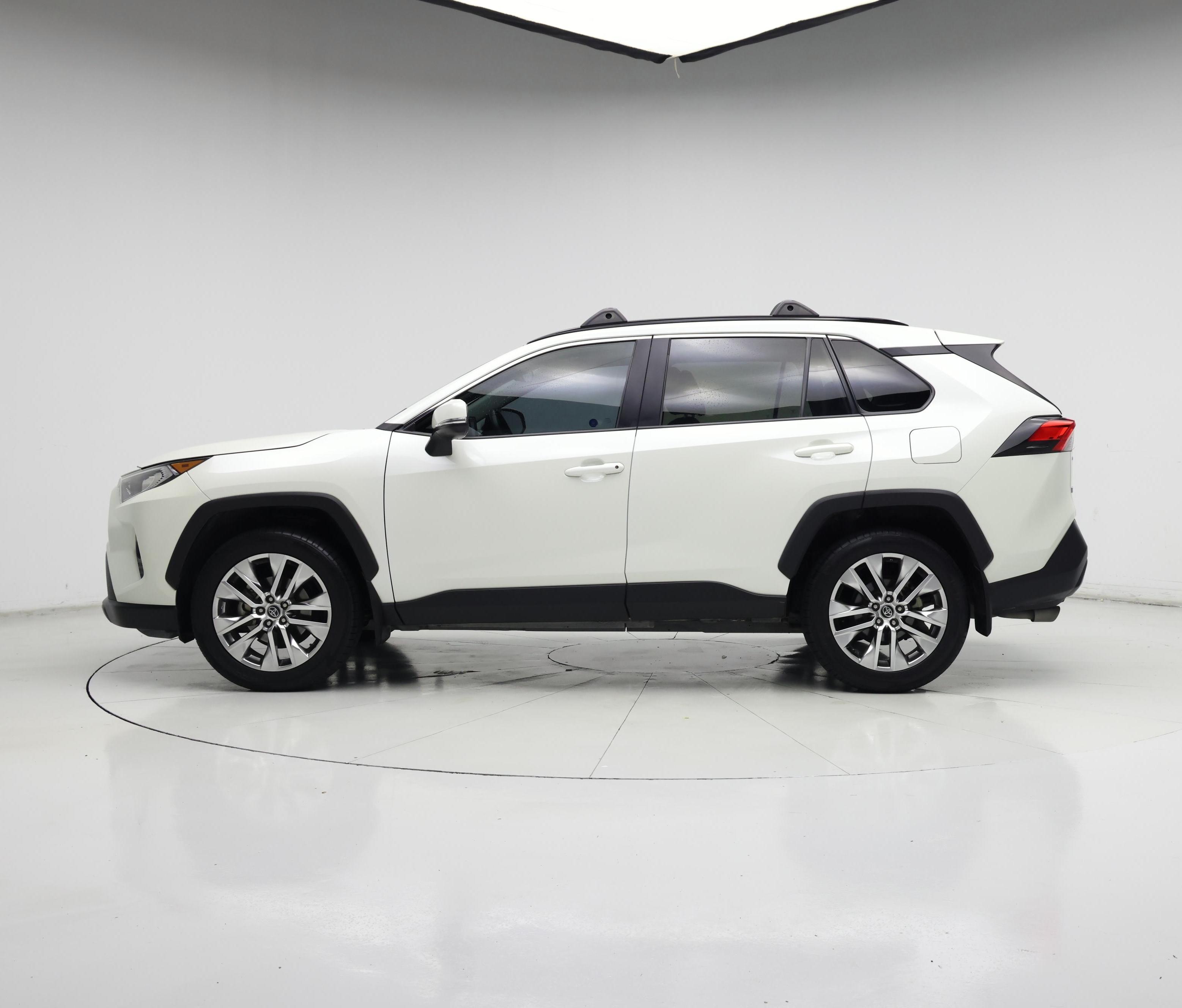 Thumbnail: 2021 Toyota RAV4 - 3