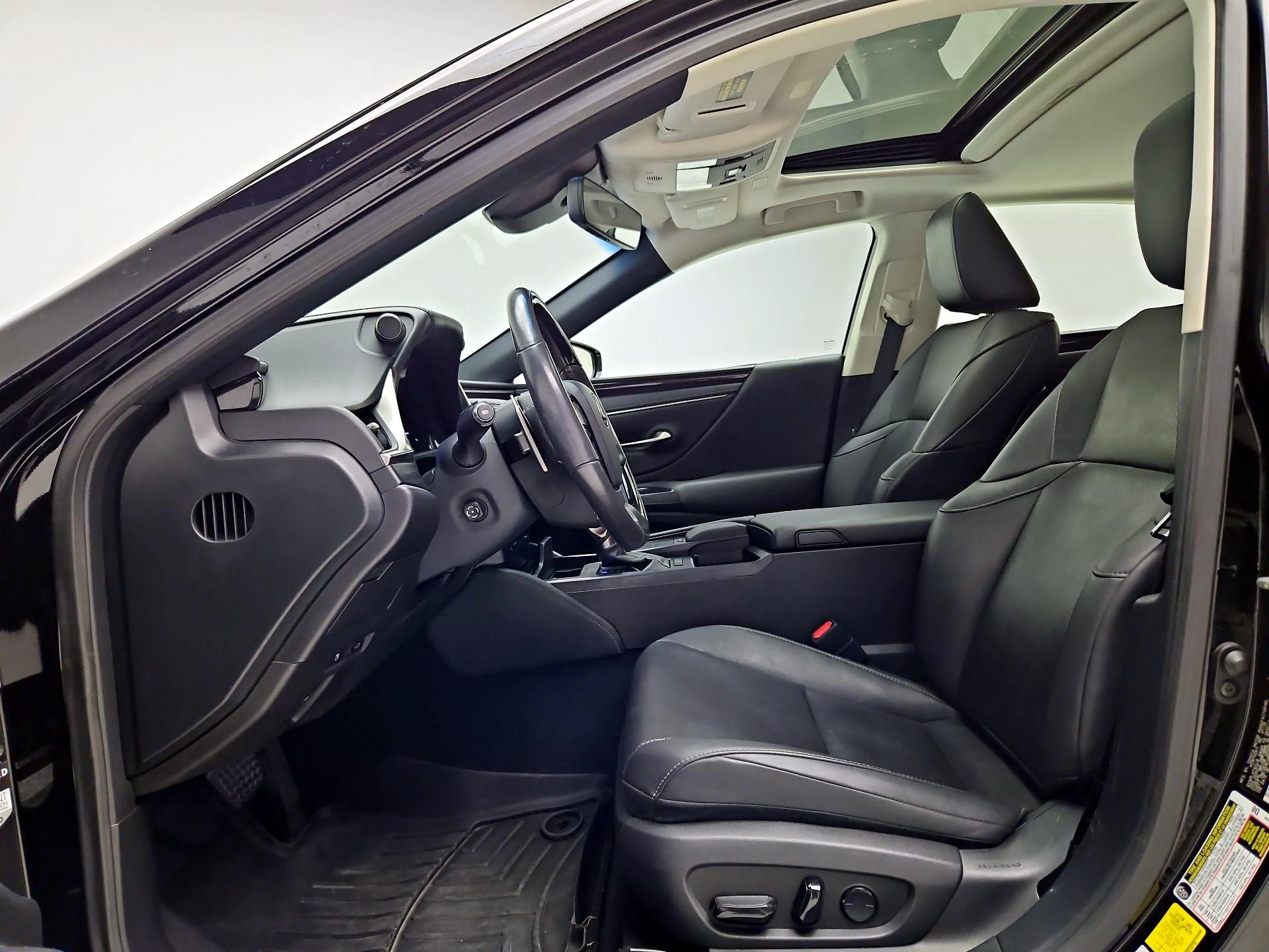 Thumbnail: 2020 Lexus ES - 11