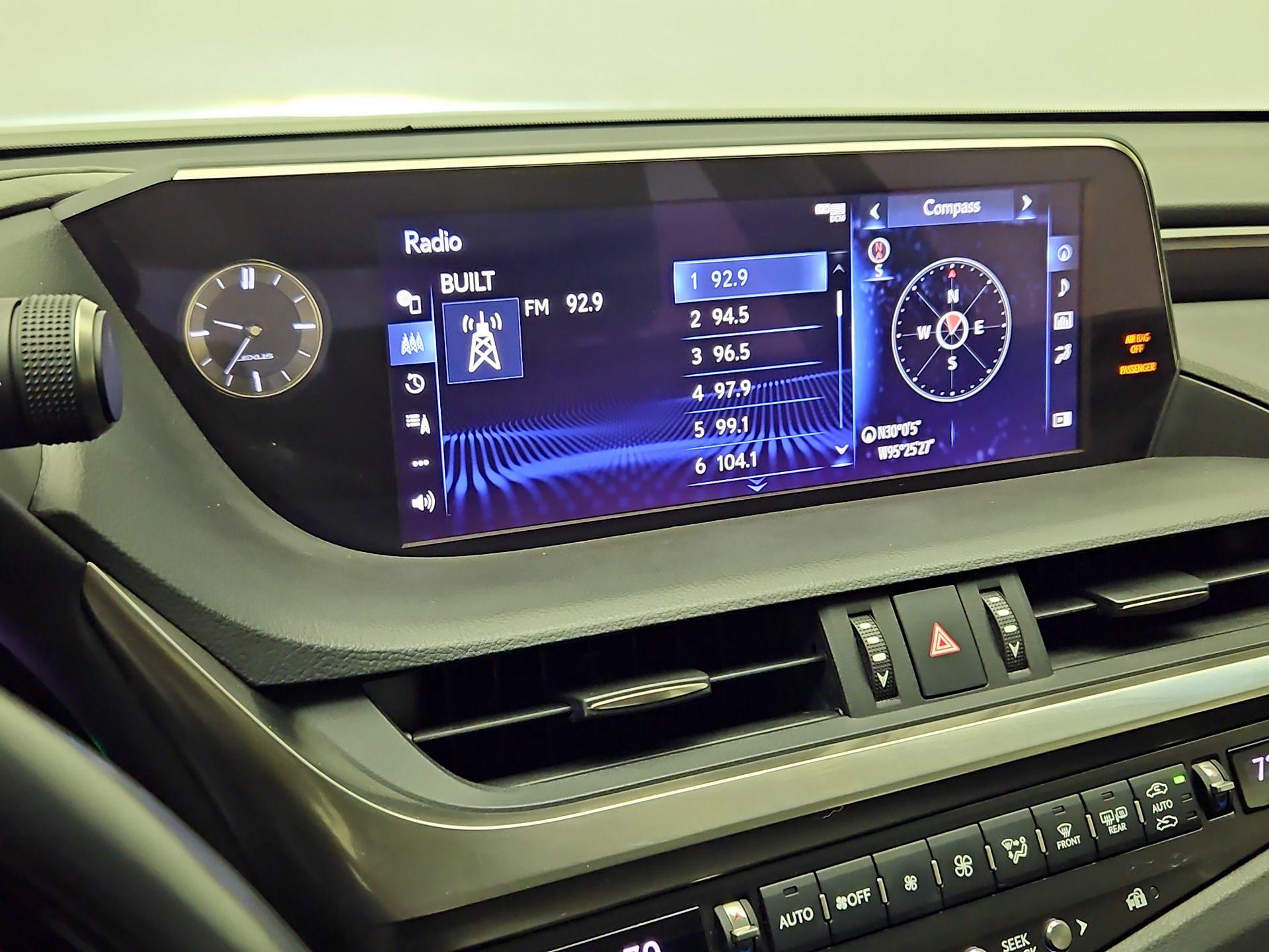 Thumbnail: 2020 Lexus ES - 16