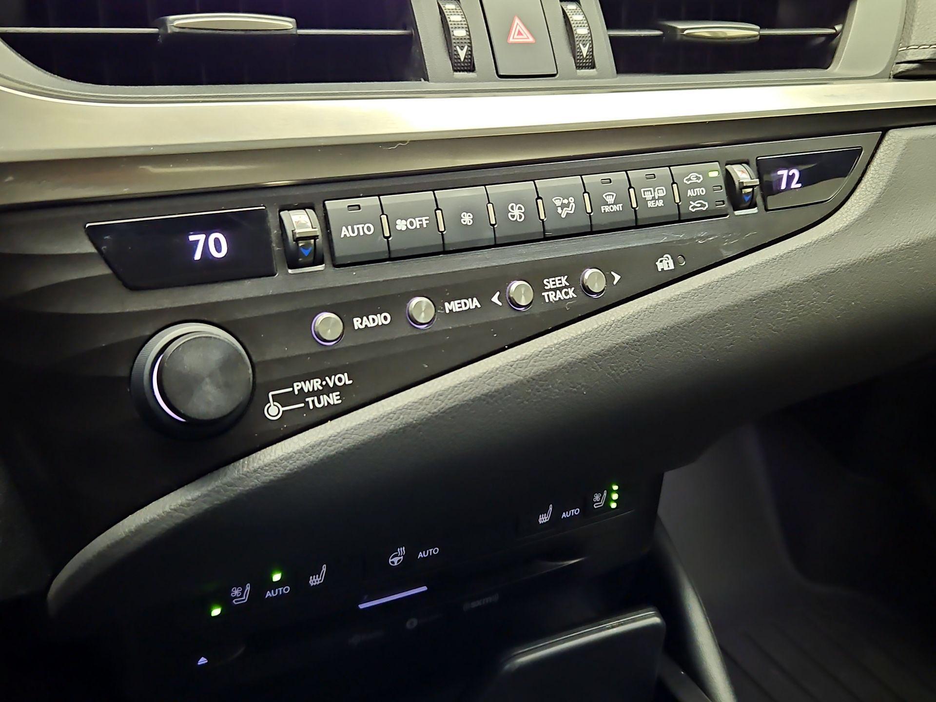 Thumbnail: 2020 Lexus ES - 17