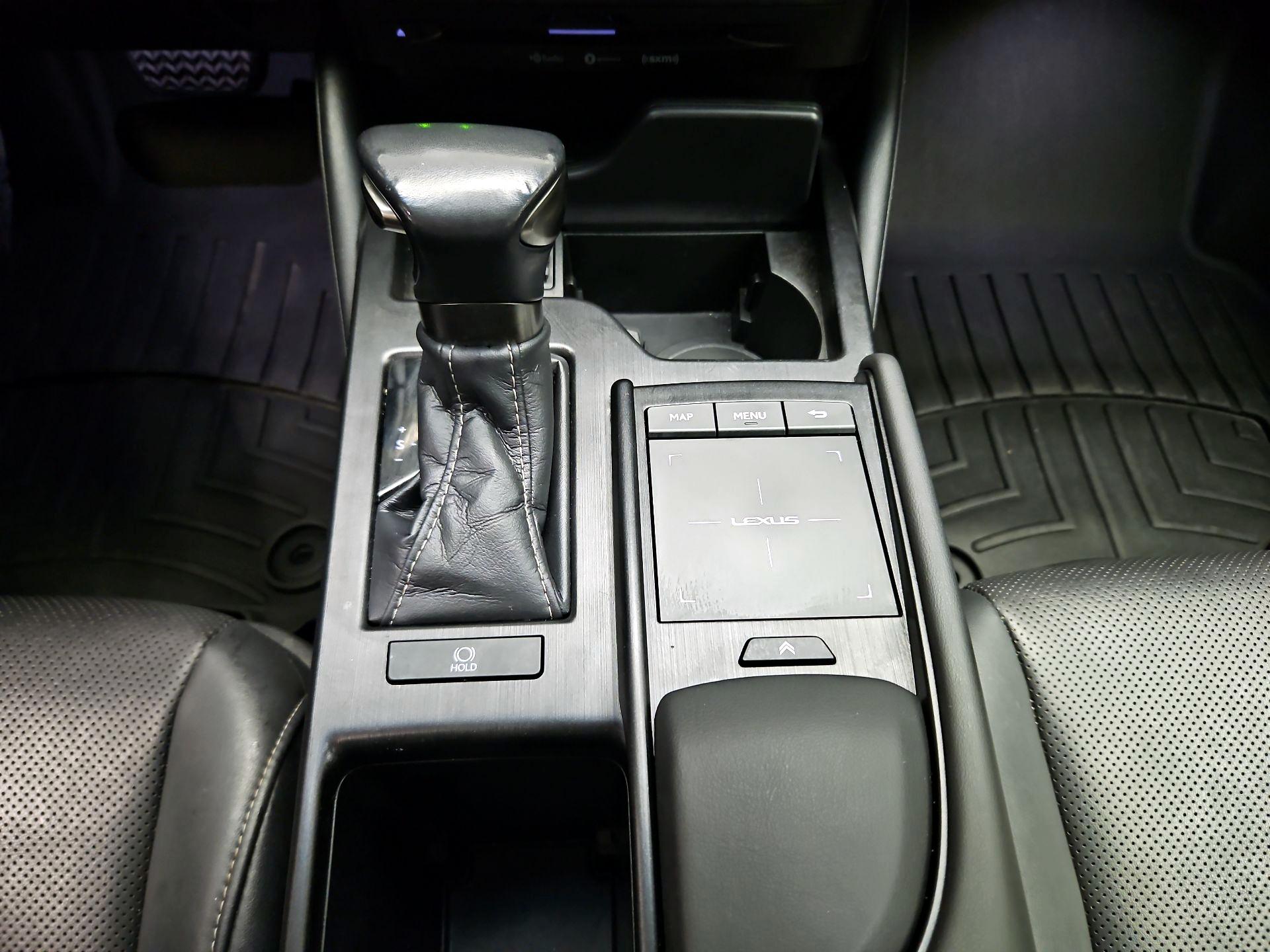 Thumbnail: 2020 Lexus ES - 18