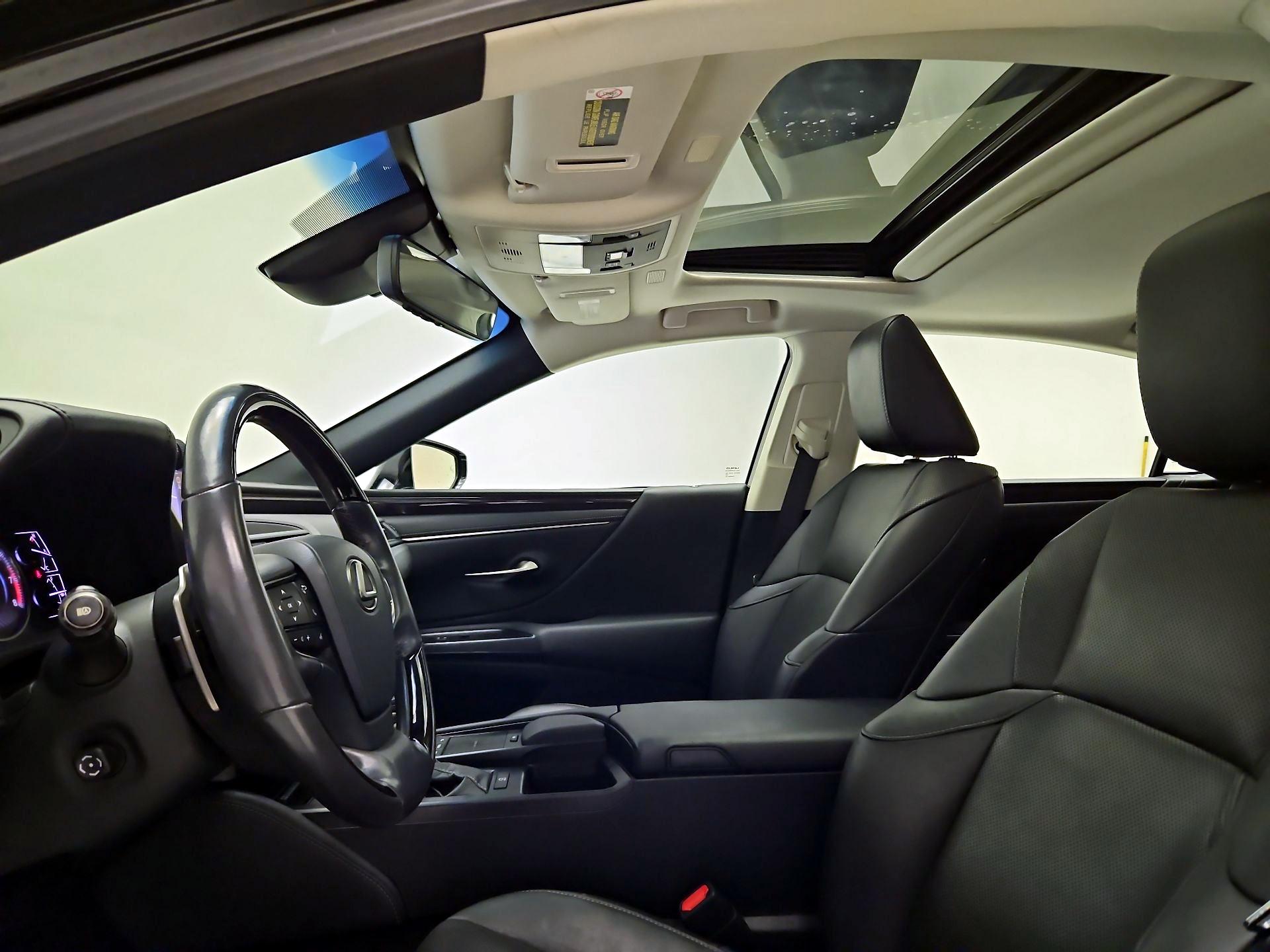 Thumbnail: 2020 Lexus ES - 20