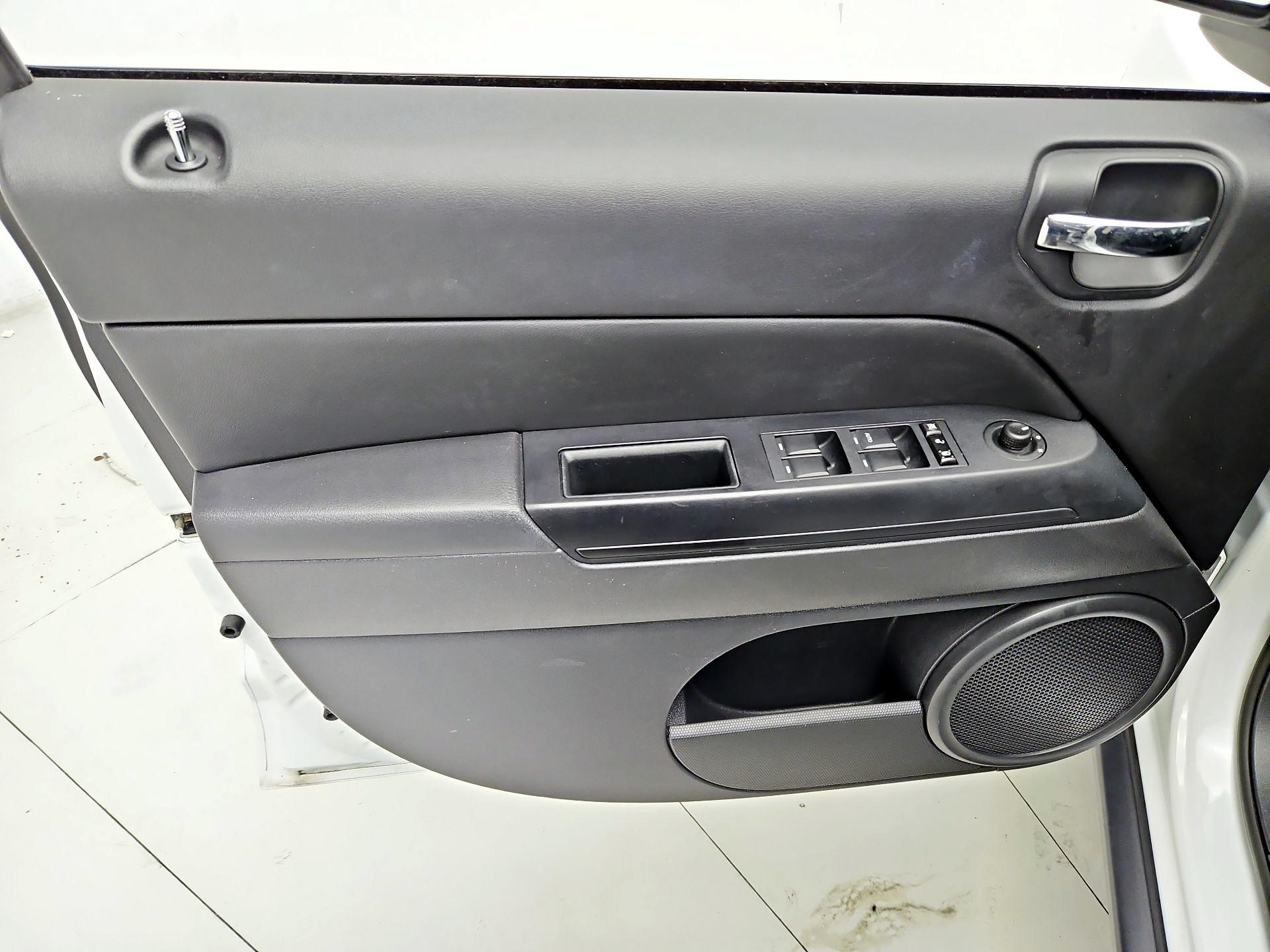 Thumbnail: 2017 Jeep Compass - 10