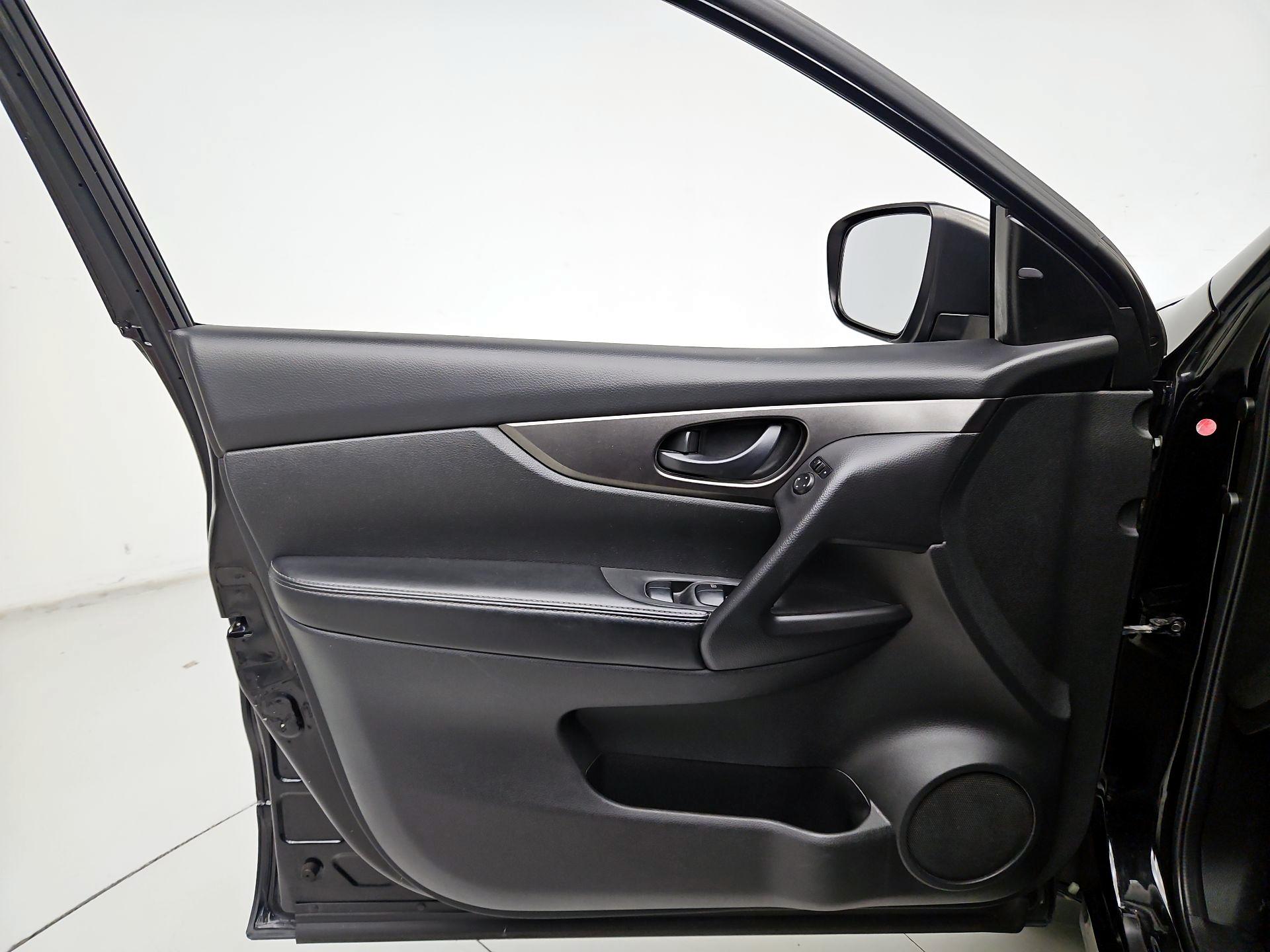 Thumbnail: 2019 Nissan Rogue Sport - 12