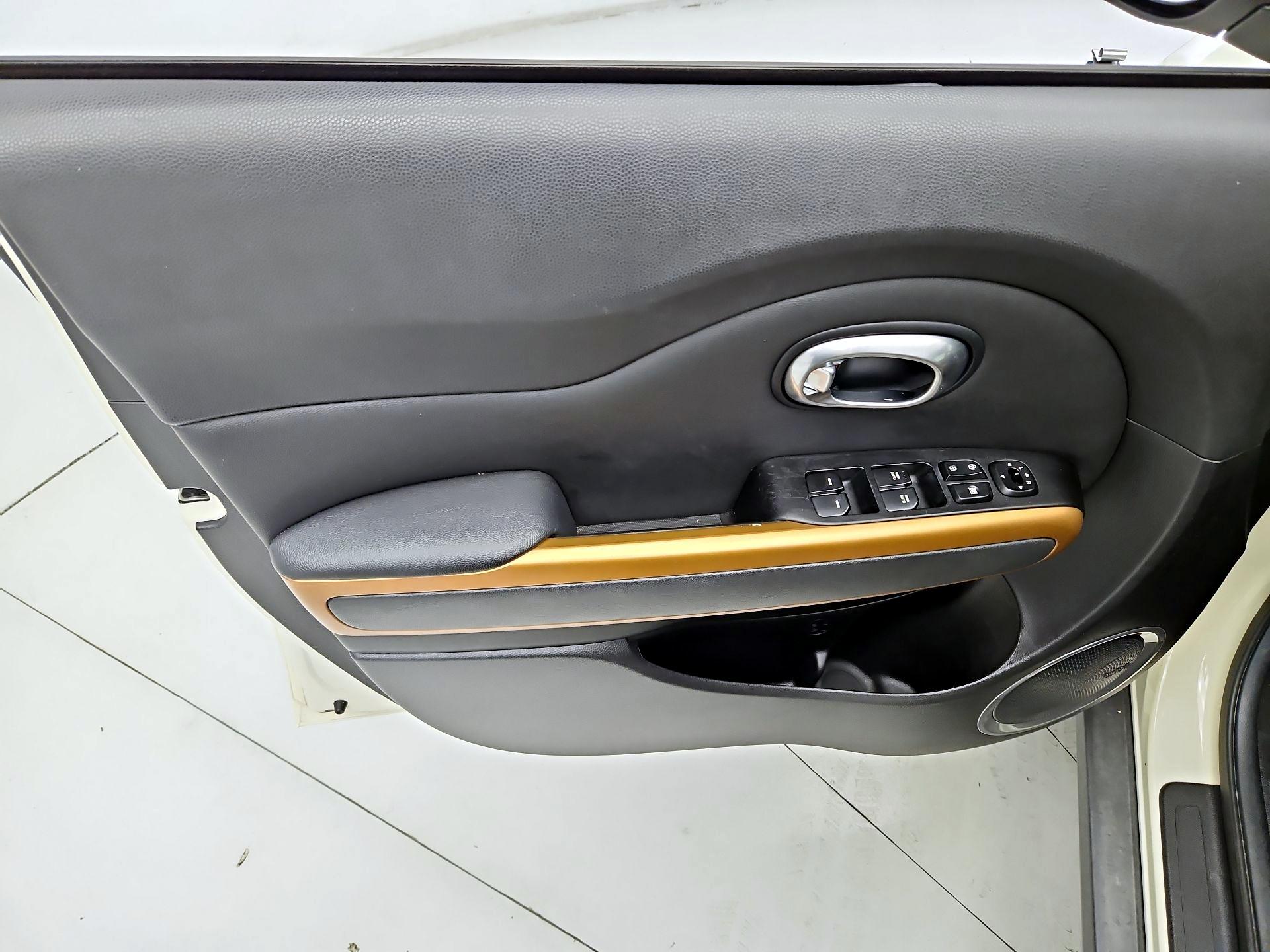 Thumbnail: 2015 Kia Soul - 12