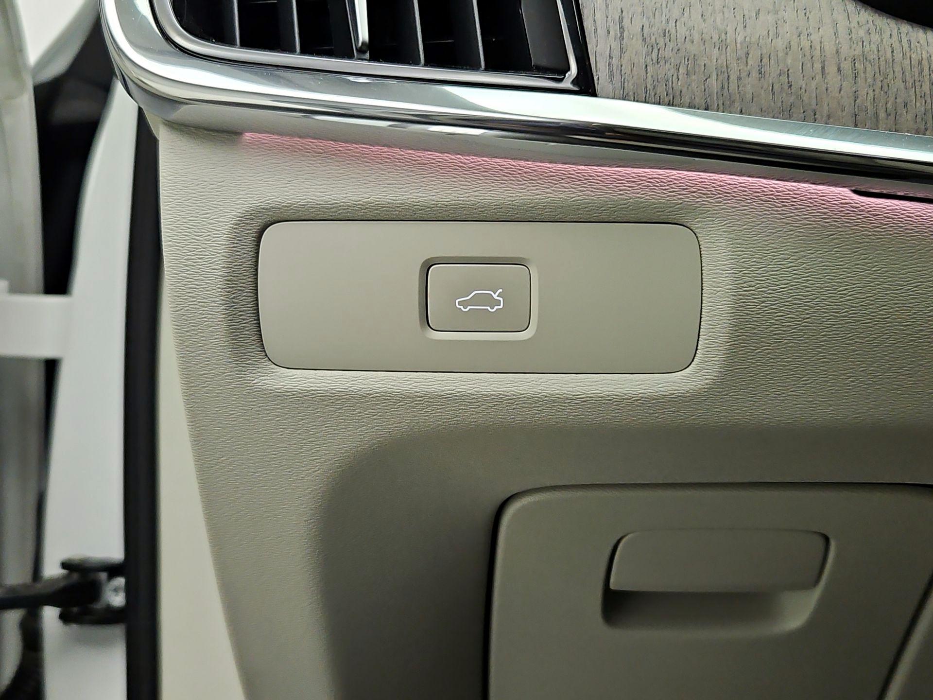 Thumbnail: 2023 Volvo S90 - 13