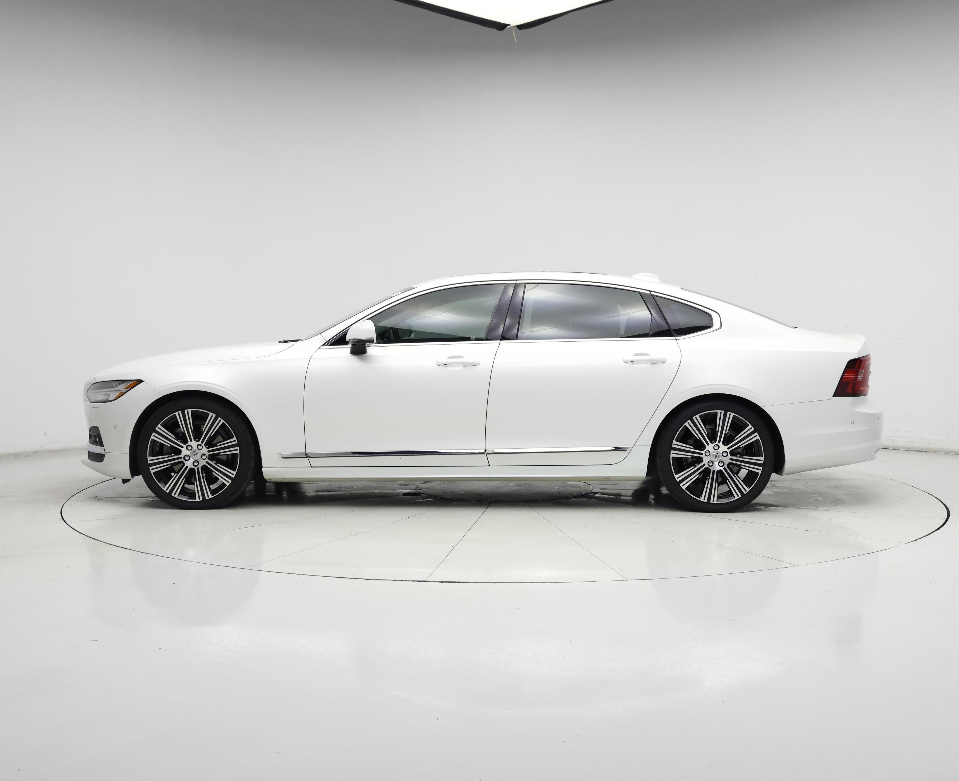 Thumbnail: 2023 Volvo S90 - 3