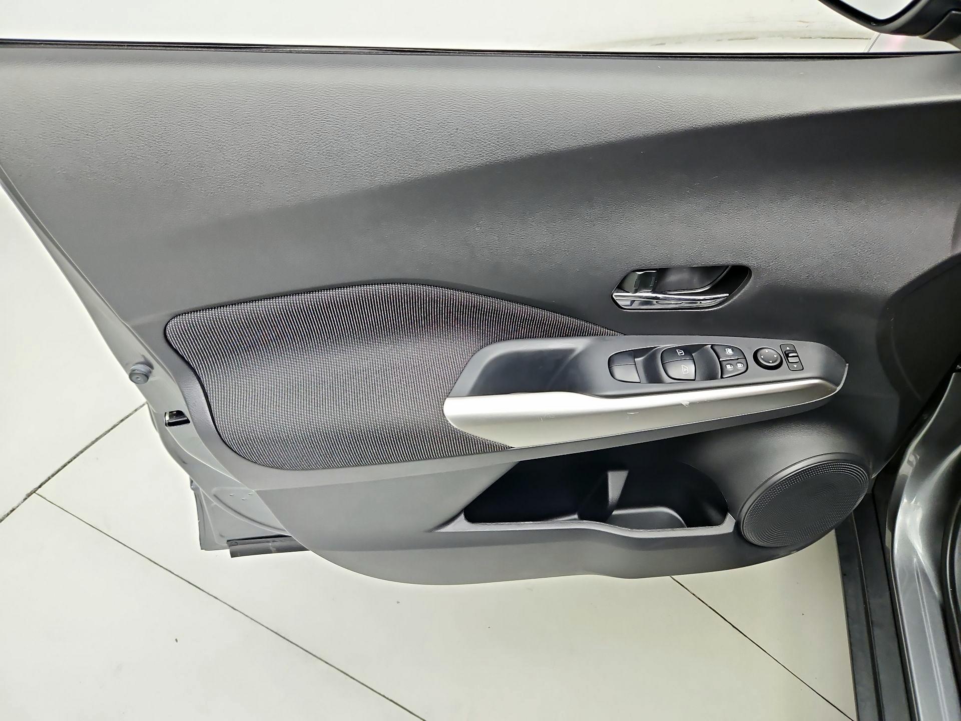 Thumbnail: 2018 Nissan Kicks - 12