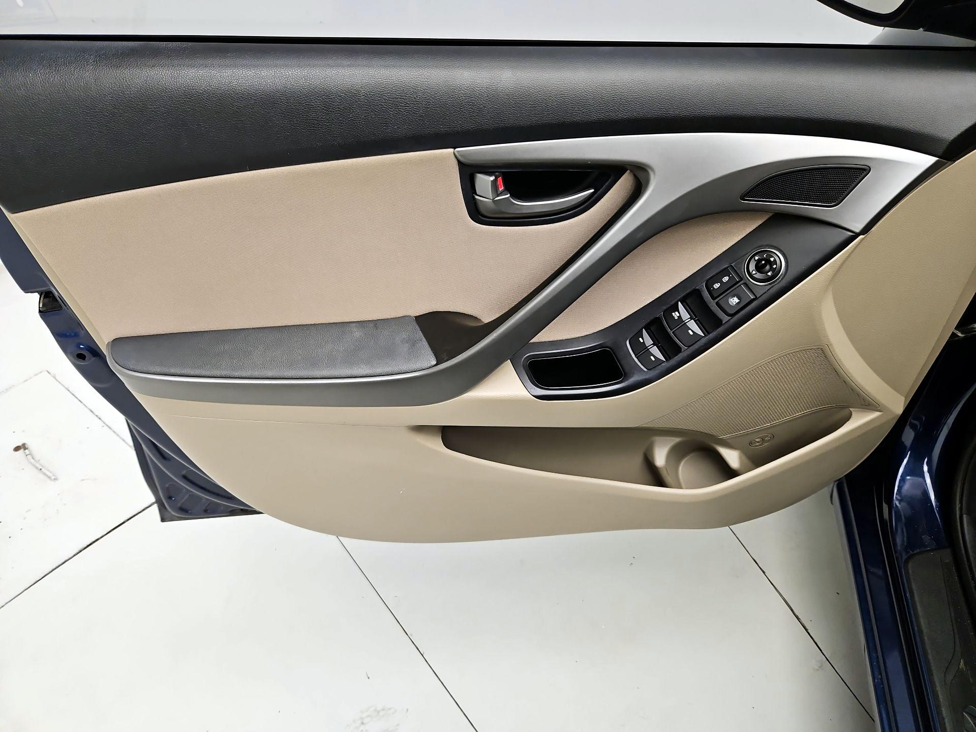 Thumbnail: 2015 Hyundai Elantra - 10