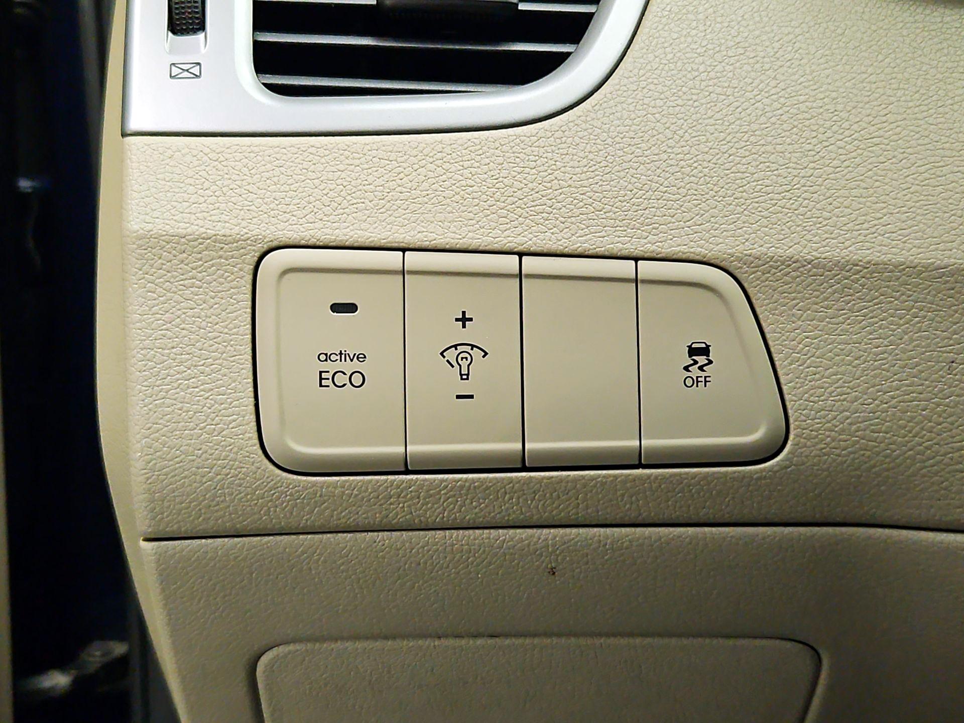 Thumbnail: 2015 Hyundai Elantra - 11