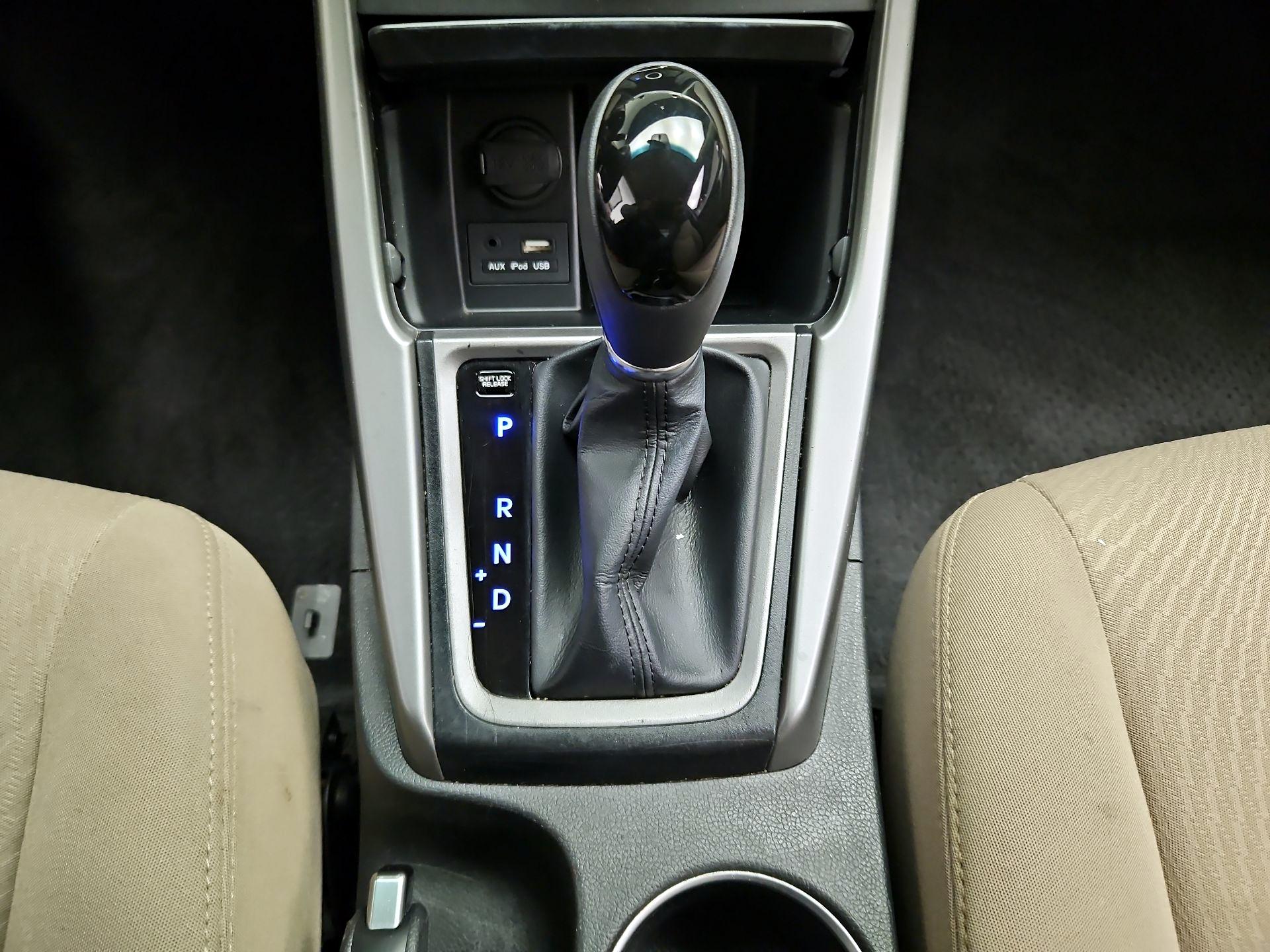 Thumbnail: 2015 Hyundai Elantra - 15