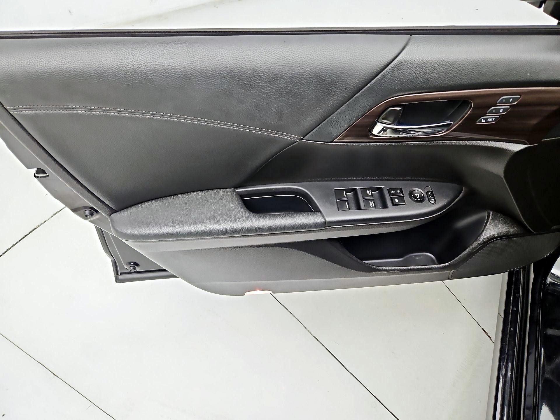 Thumbnail: 2017 Honda Accord - 12