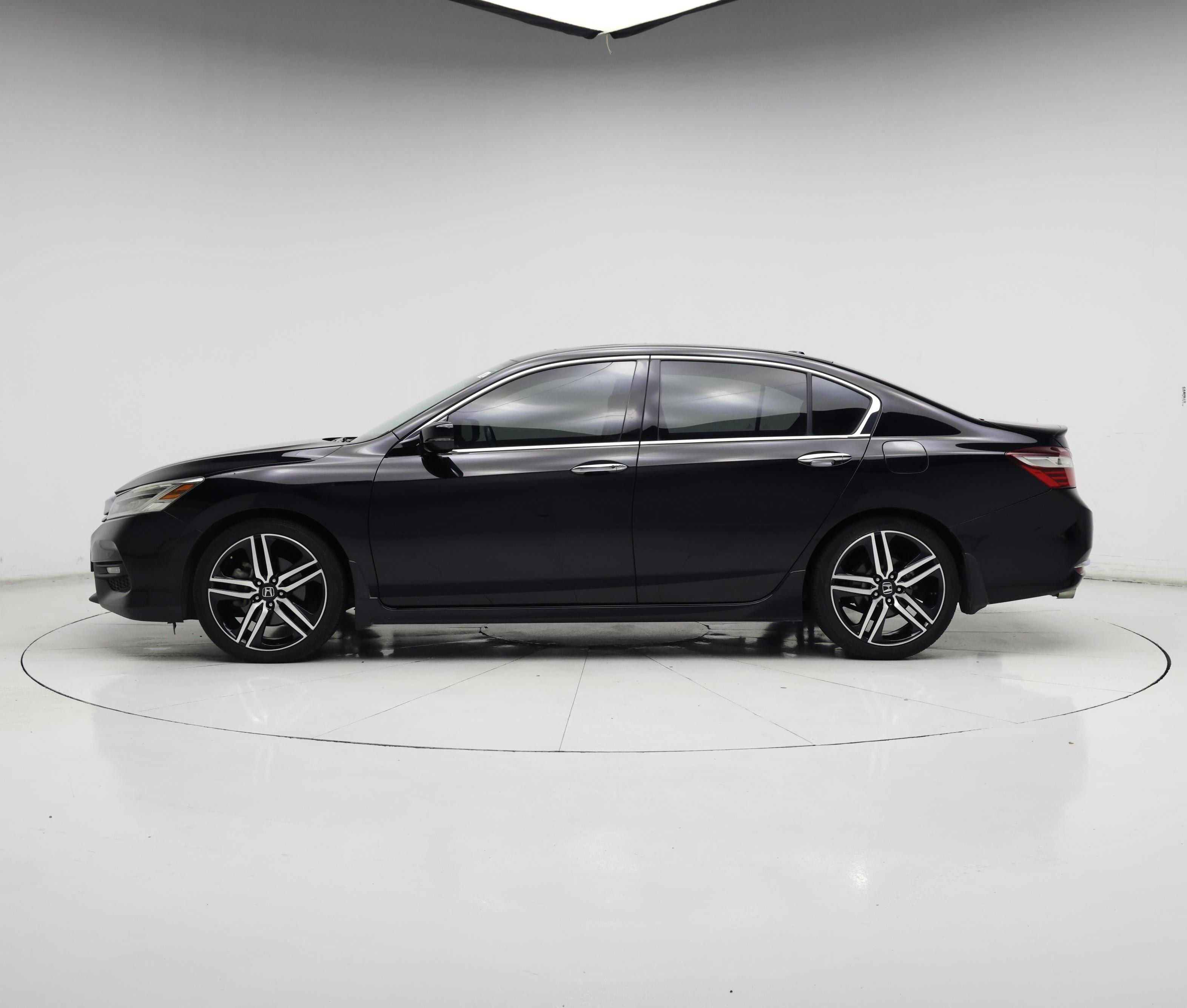 Thumbnail: 2017 Honda Accord - 3