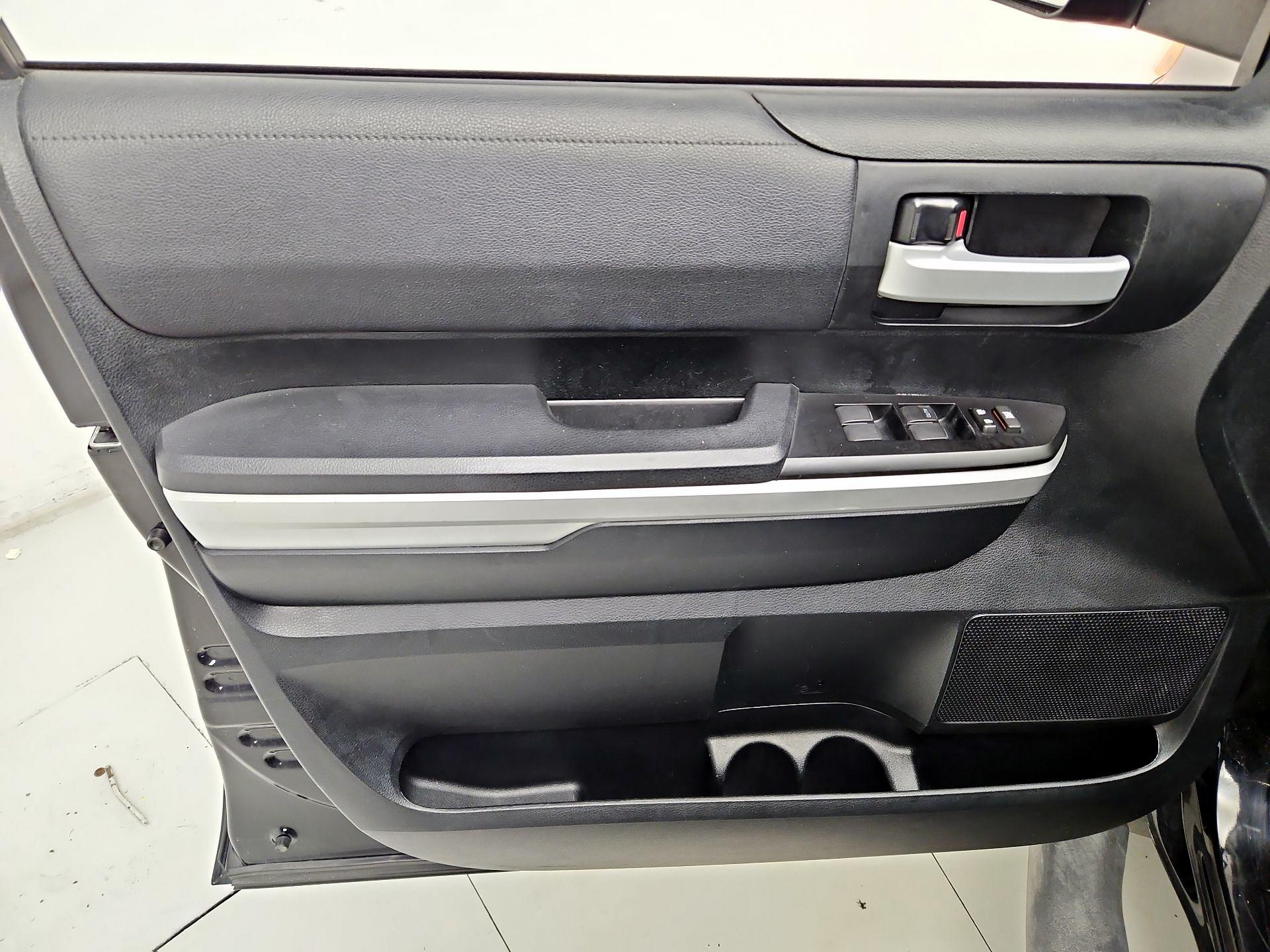 Thumbnail: 2017 Toyota Tundra - 10