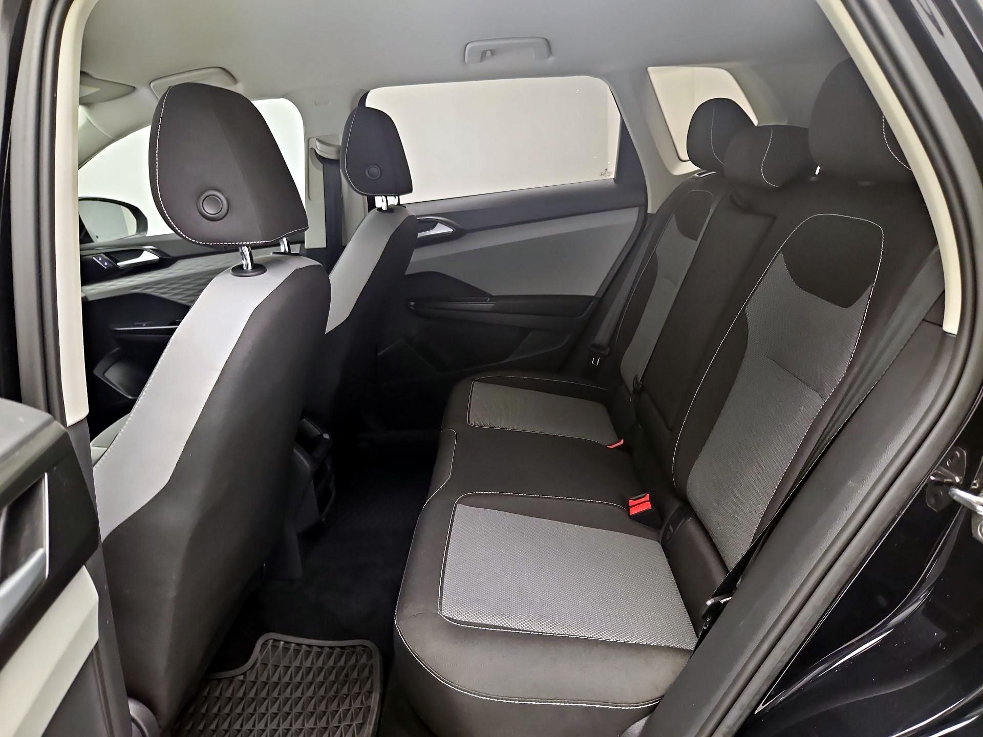 Thumbnail: 2023 Volkswagen Taos - 17