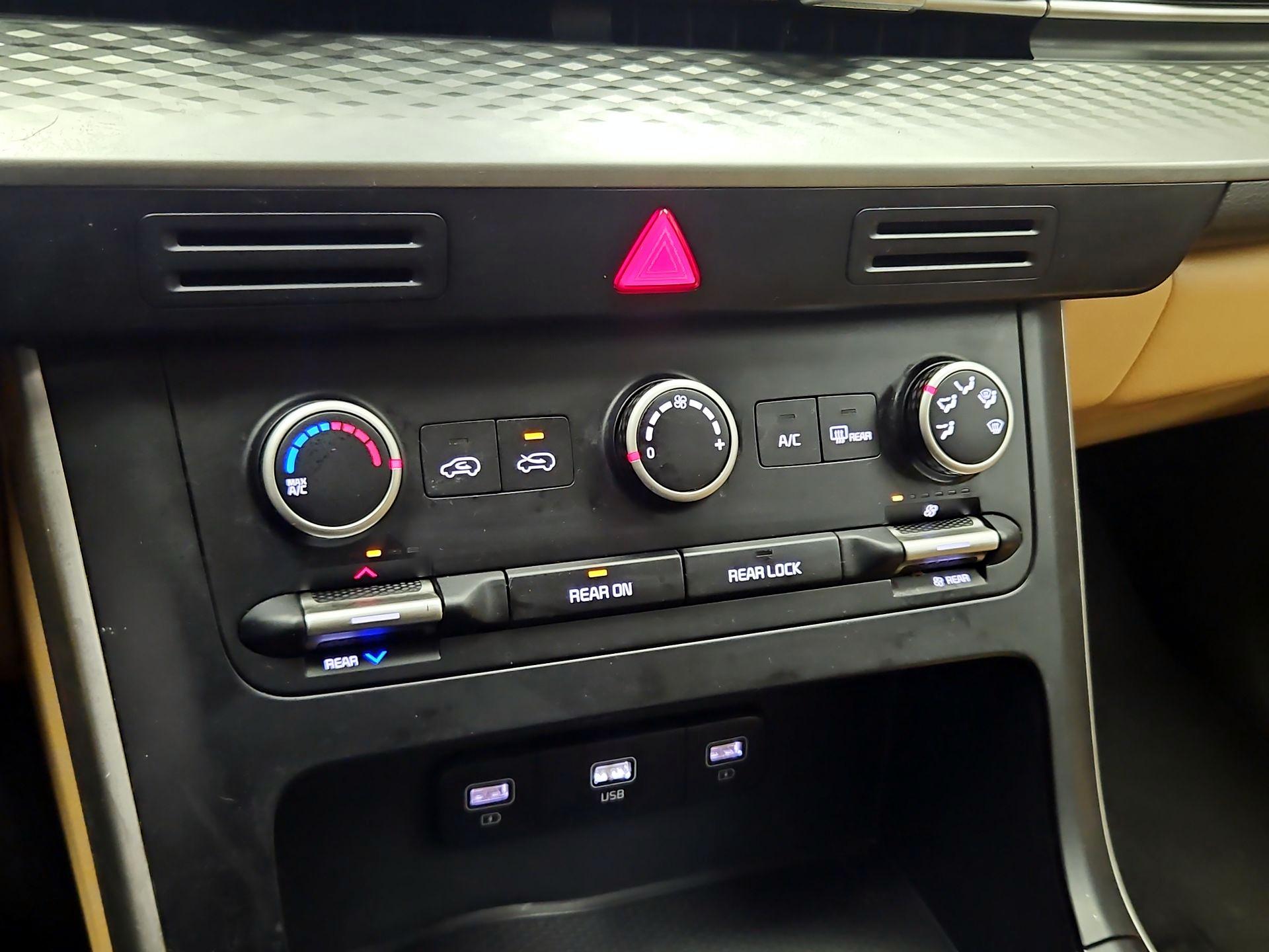 Thumbnail: 2022 Kia Carnival - 16