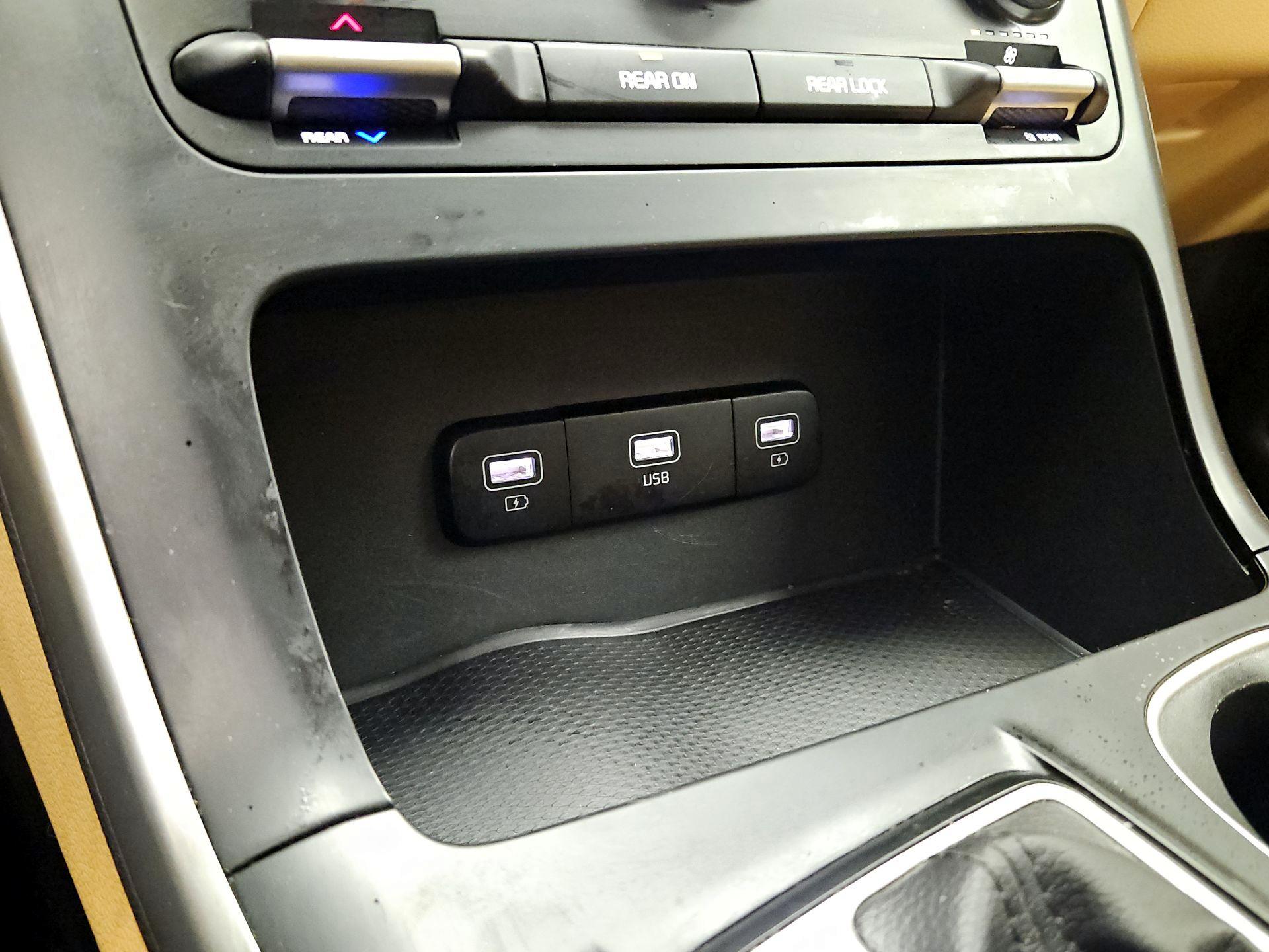 Thumbnail: 2022 Kia Carnival - 18