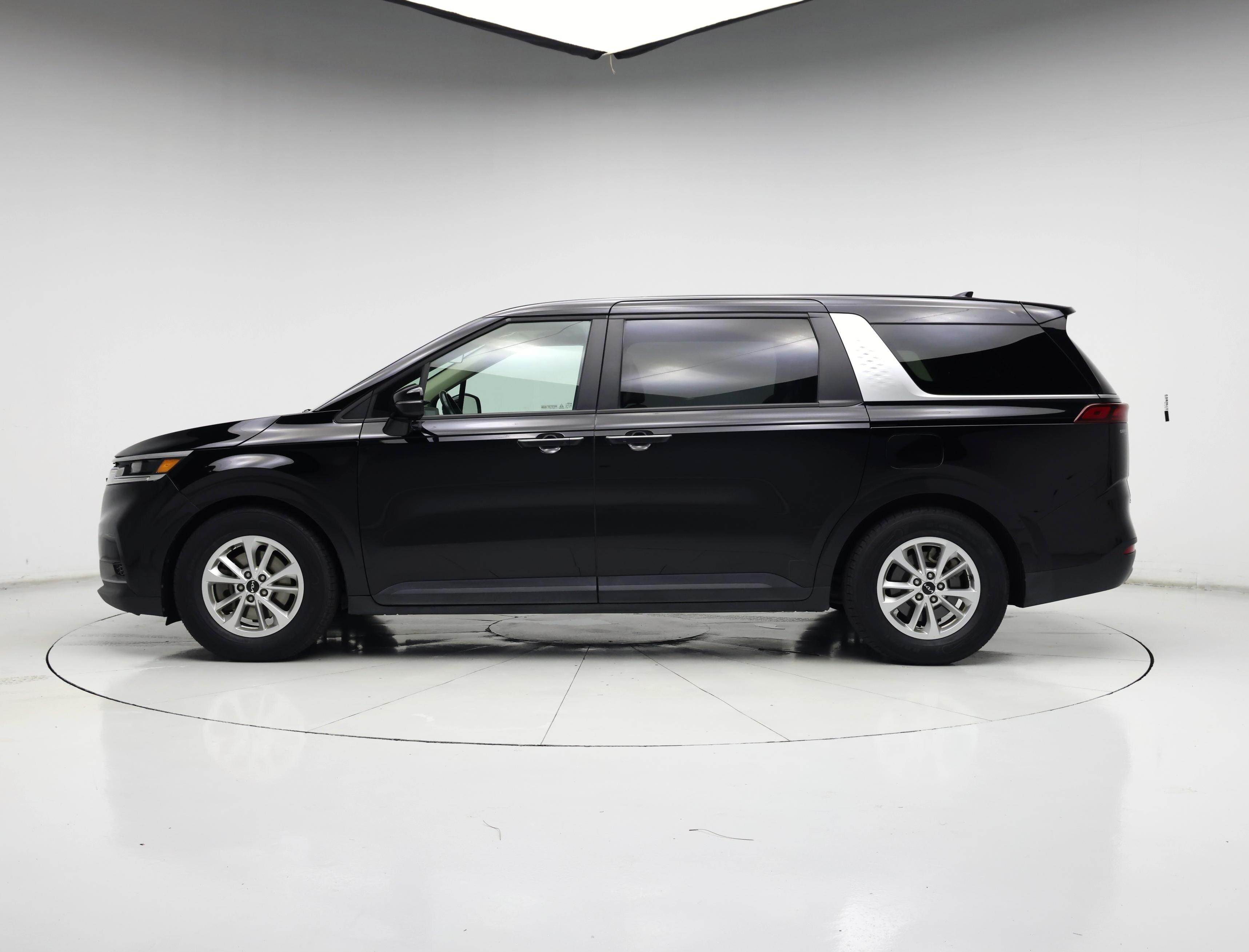 Thumbnail: 2022 Kia Carnival - 3