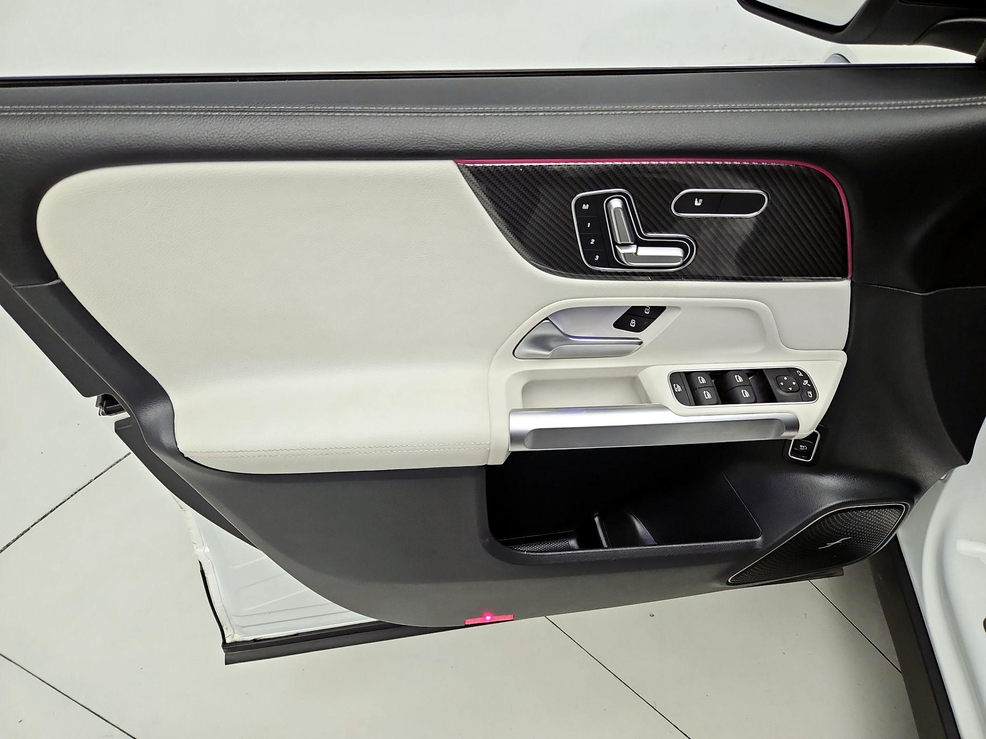 Thumbnail: 2023 Mercedes-Benz GLB - 12