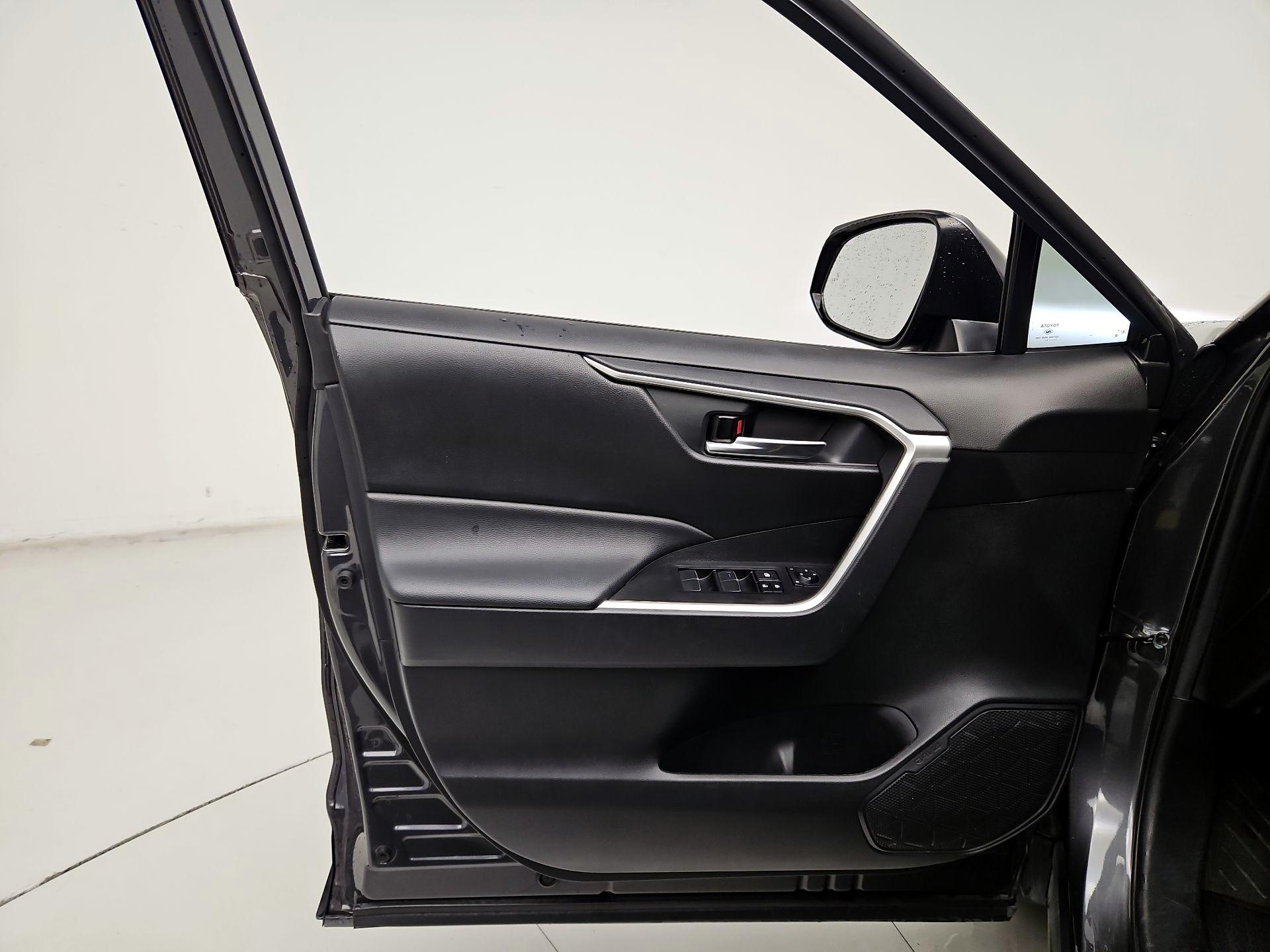 Thumbnail: 2021 Toyota RAV4 - 12