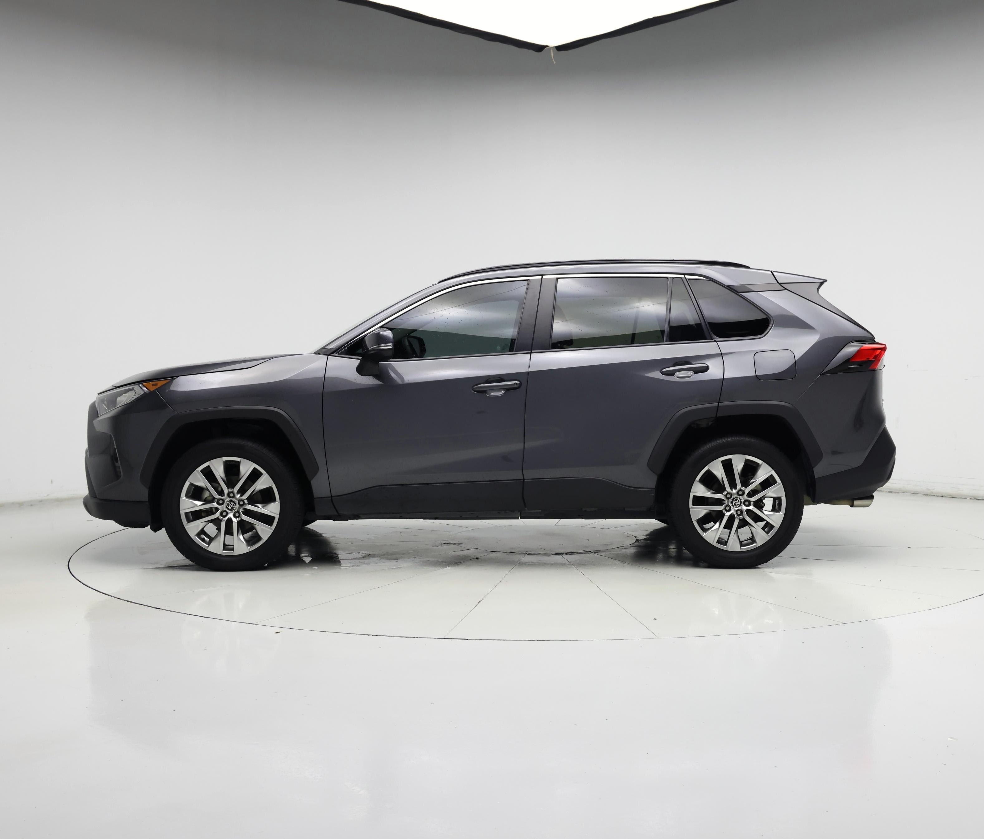 Thumbnail: 2021 Toyota RAV4 - 3