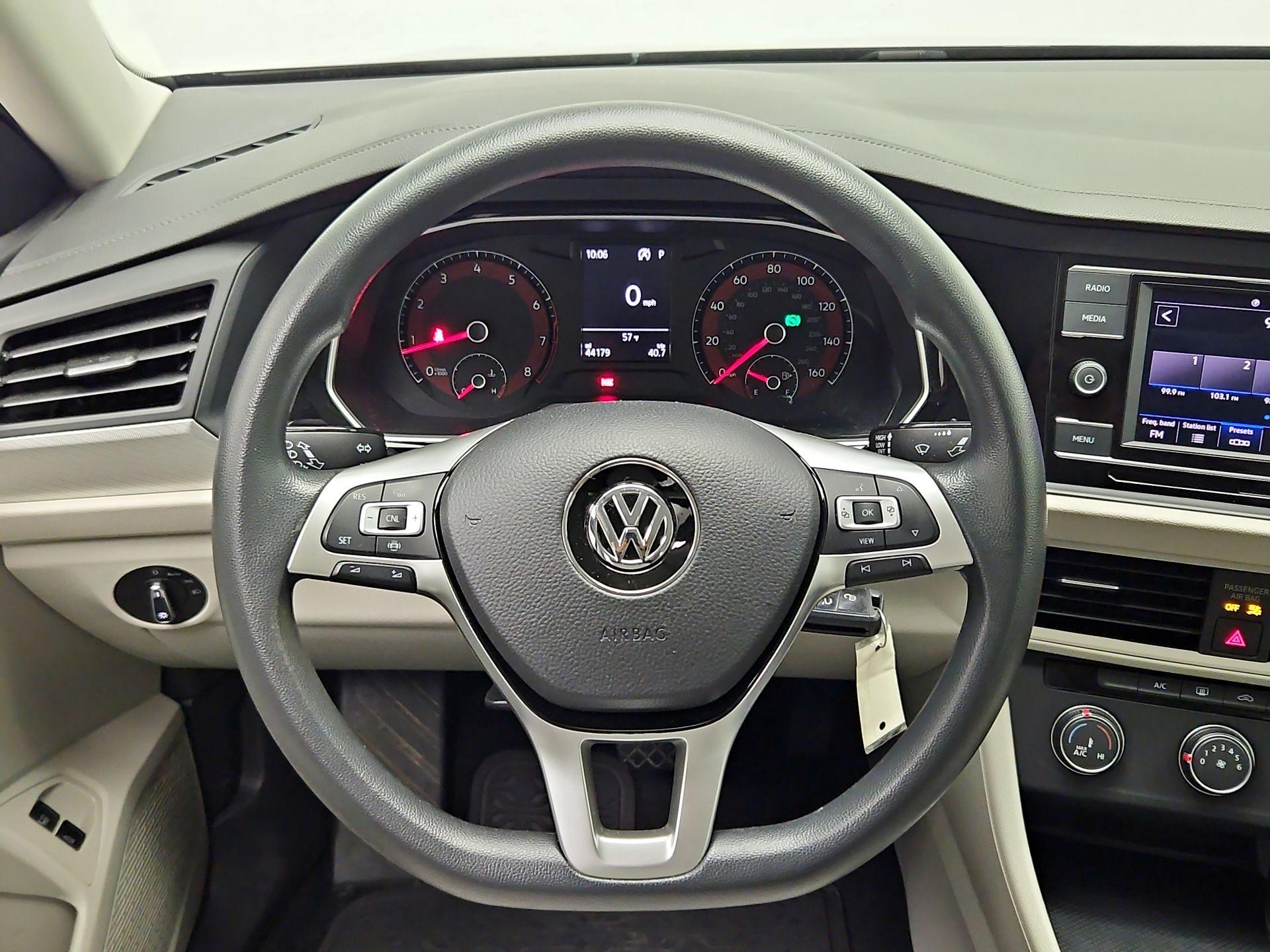 Thumbnail: 2021 Volkswagen Jetta - 10