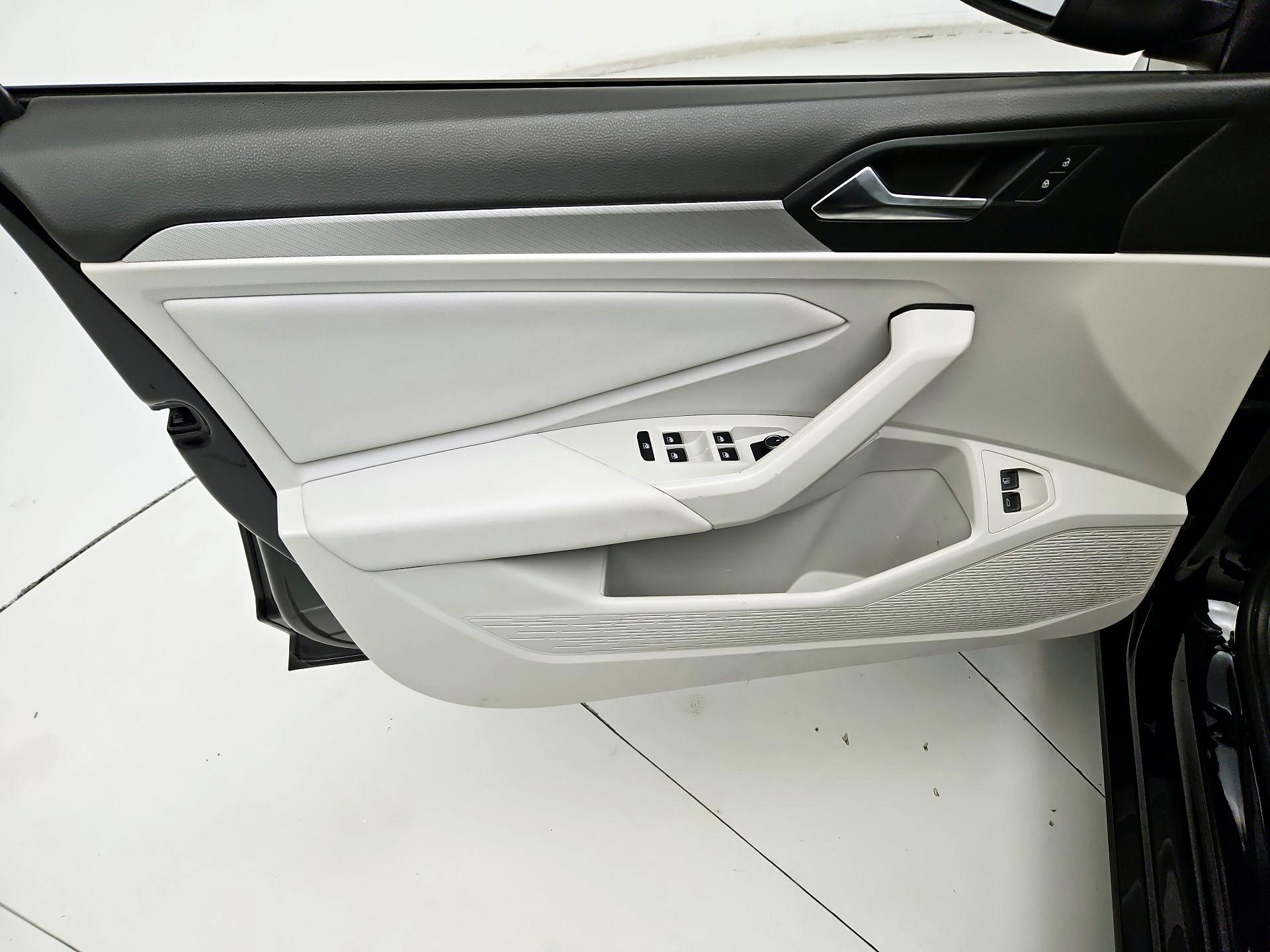 Thumbnail: 2021 Volkswagen Jetta - 12