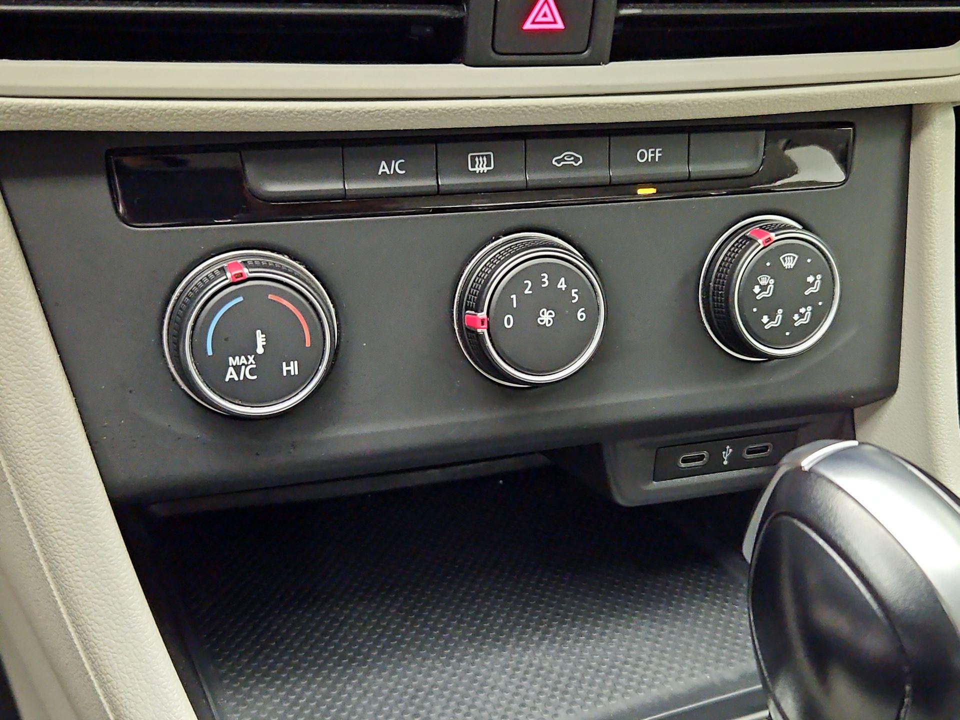 Thumbnail: 2021 Volkswagen Jetta - 16