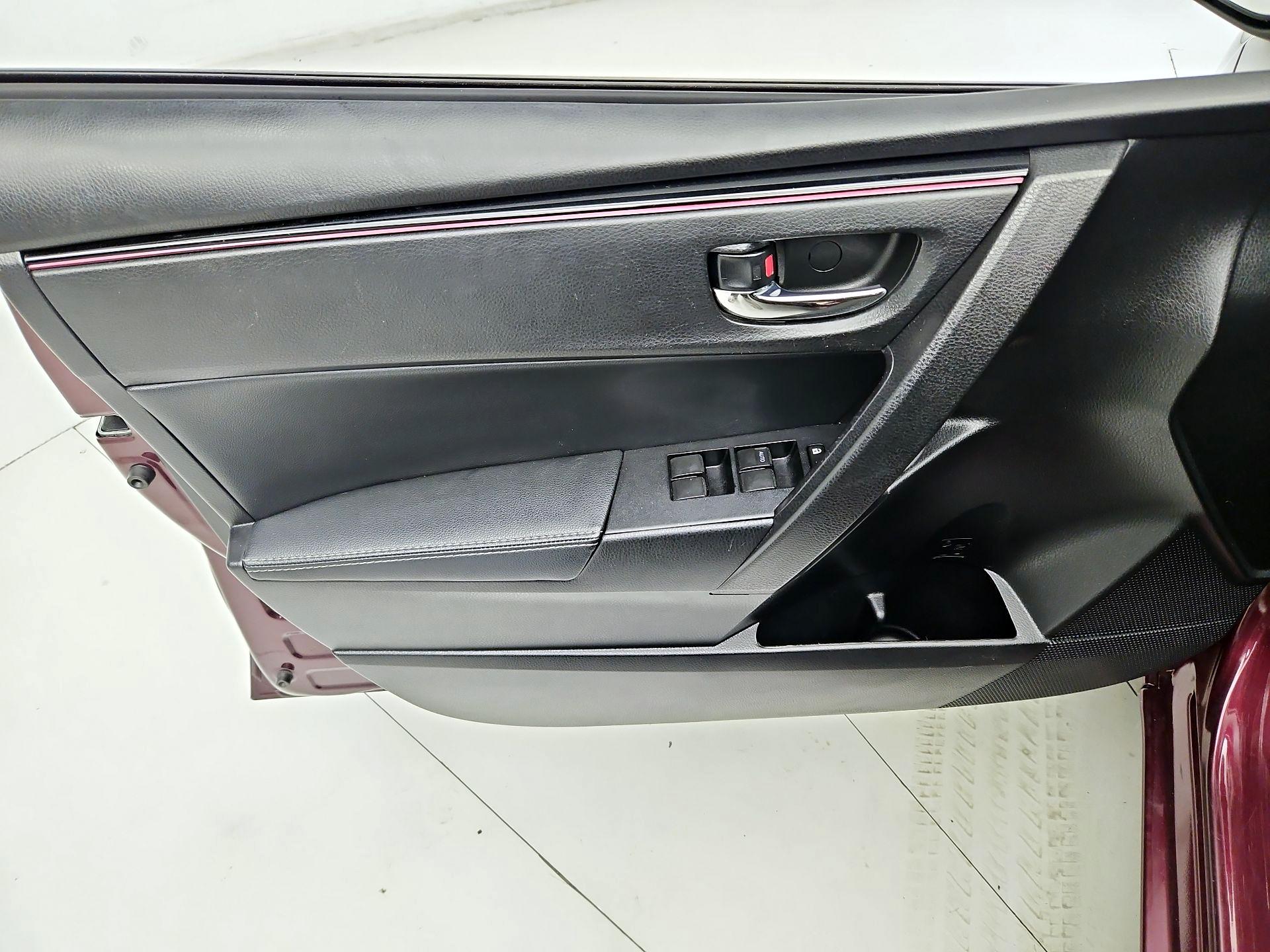 Thumbnail: 2017 Toyota Corolla - 12