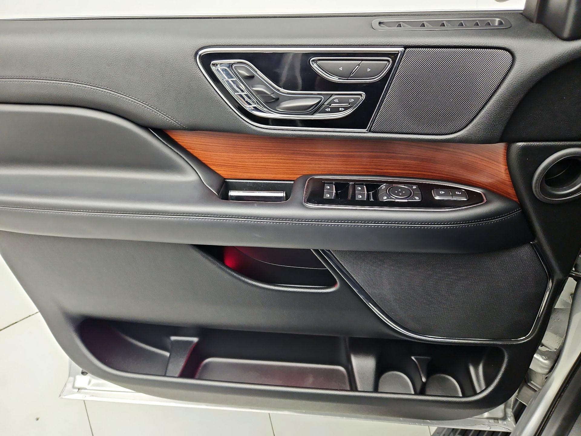 Thumbnail: 2019 Lincoln Navigator L - 12