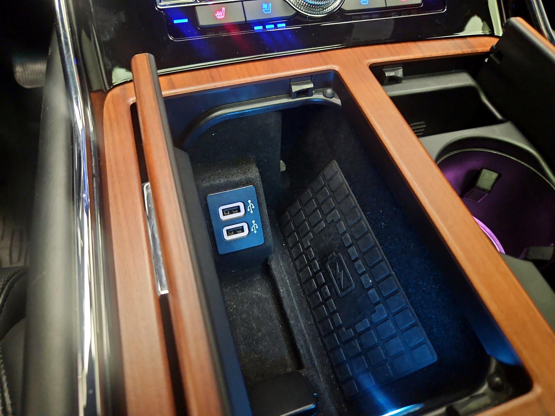 Thumbnail: 2019 Lincoln Navigator L - 19