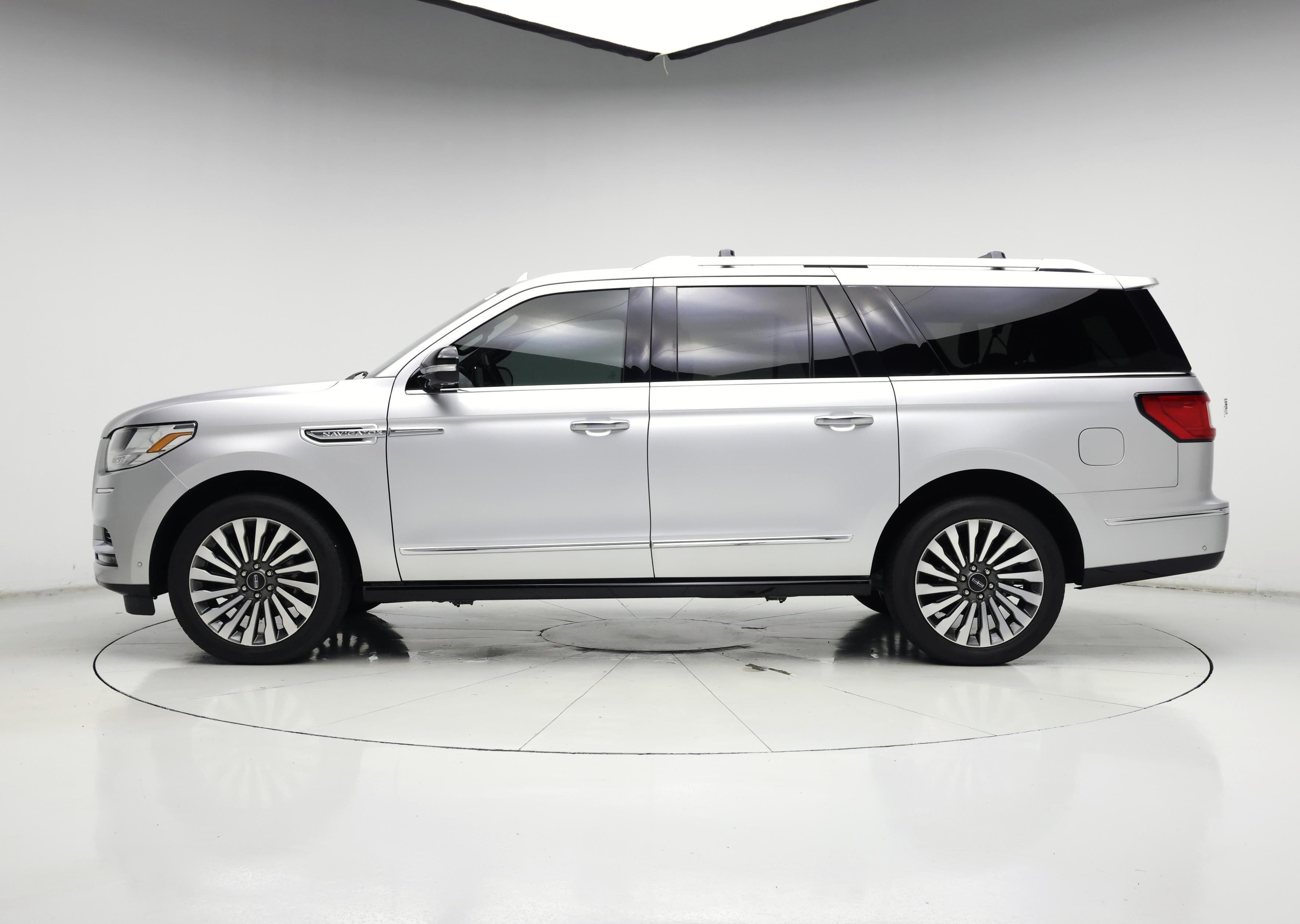 Thumbnail: 2019 Lincoln Navigator L - 3
