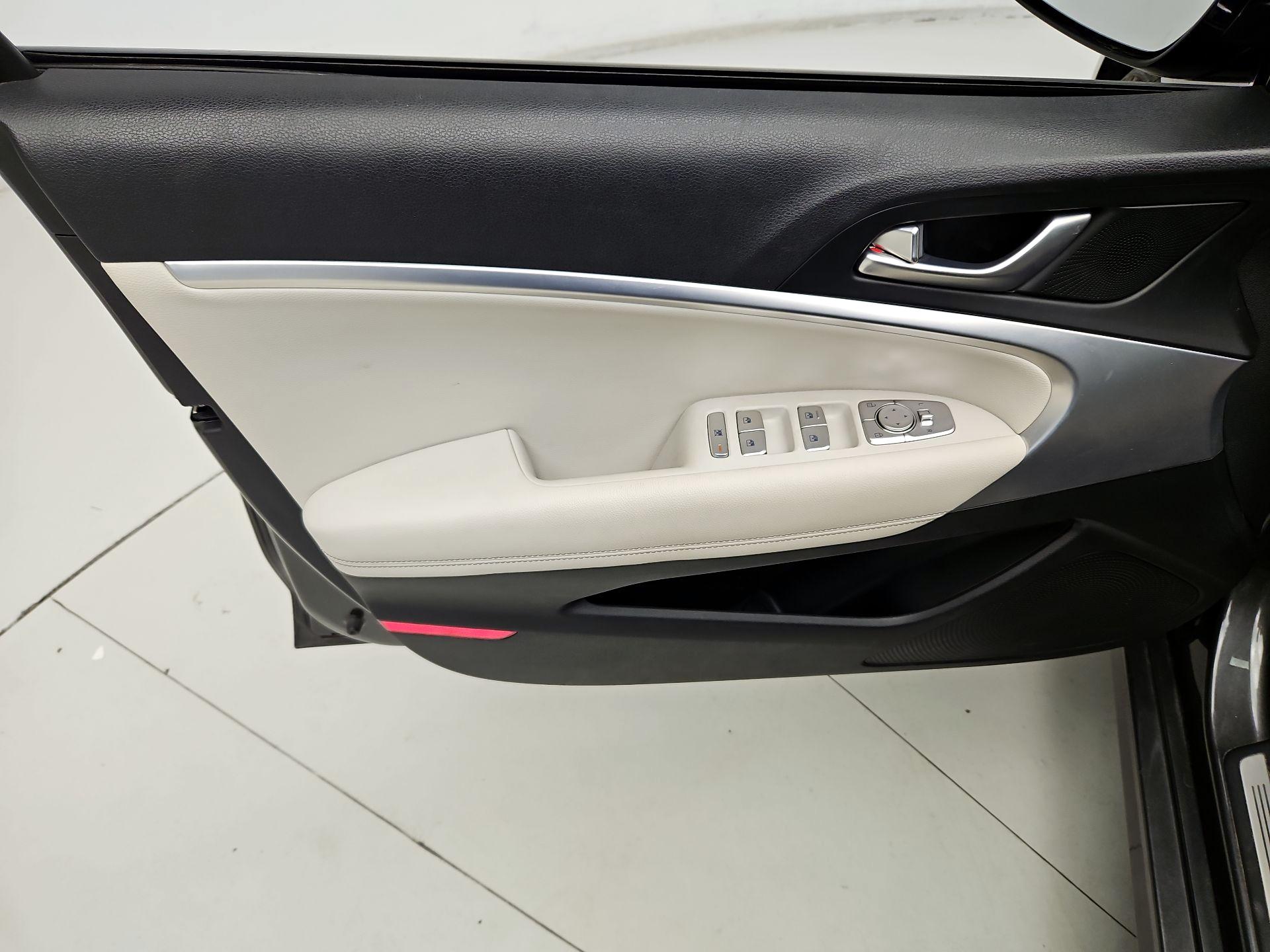 Thumbnail: 2024 Genesis G70 - 12