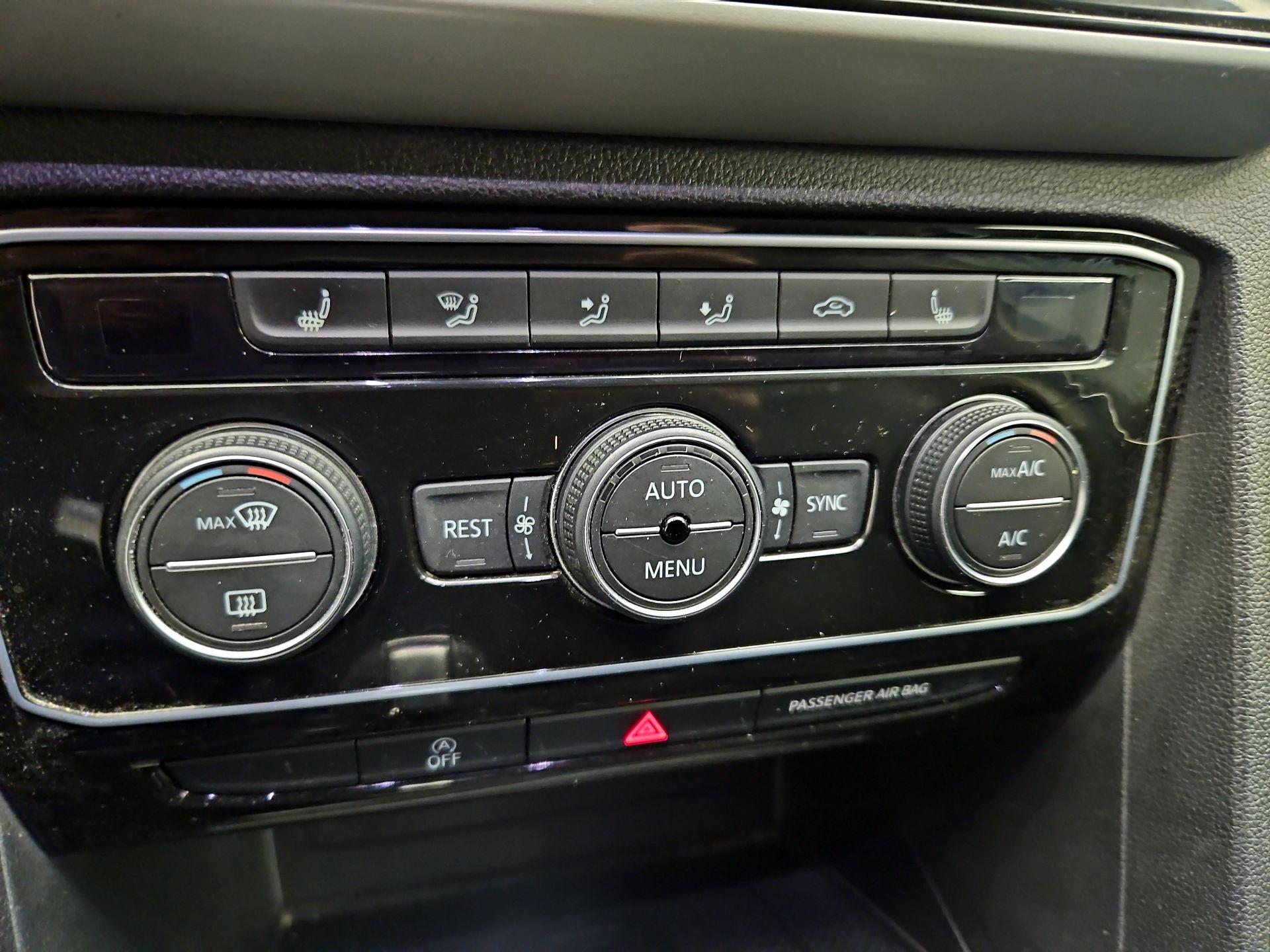 Thumbnail: 2022 Volkswagen Atlas - 16