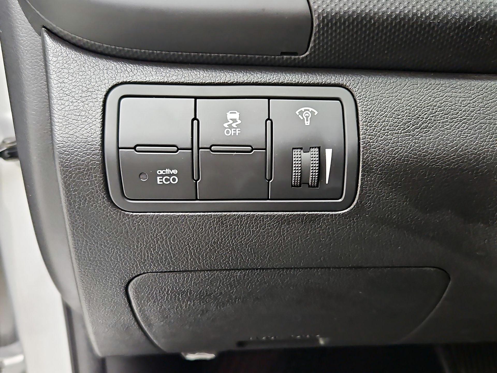 Thumbnail: 2017 Hyundai Accent - 13