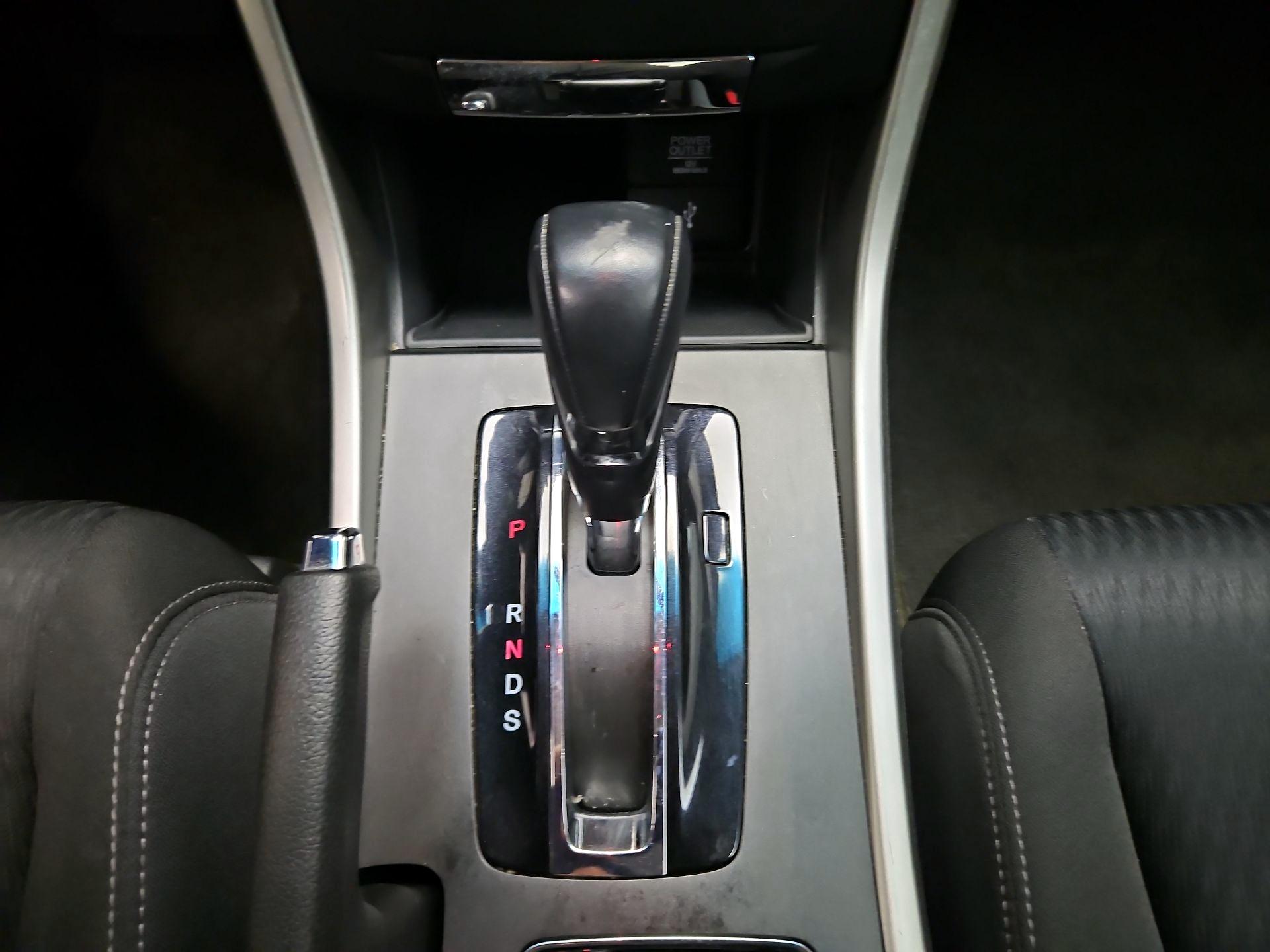 Thumbnail: 2015 Honda Accord - 17