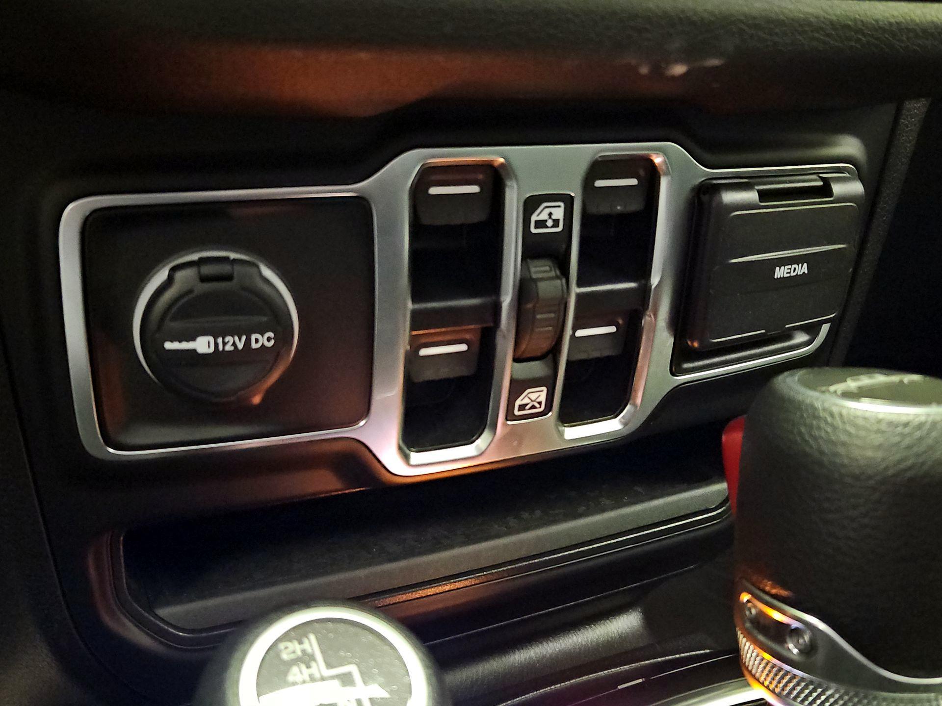 Thumbnail: 2025 Jeep Gladiator - 18