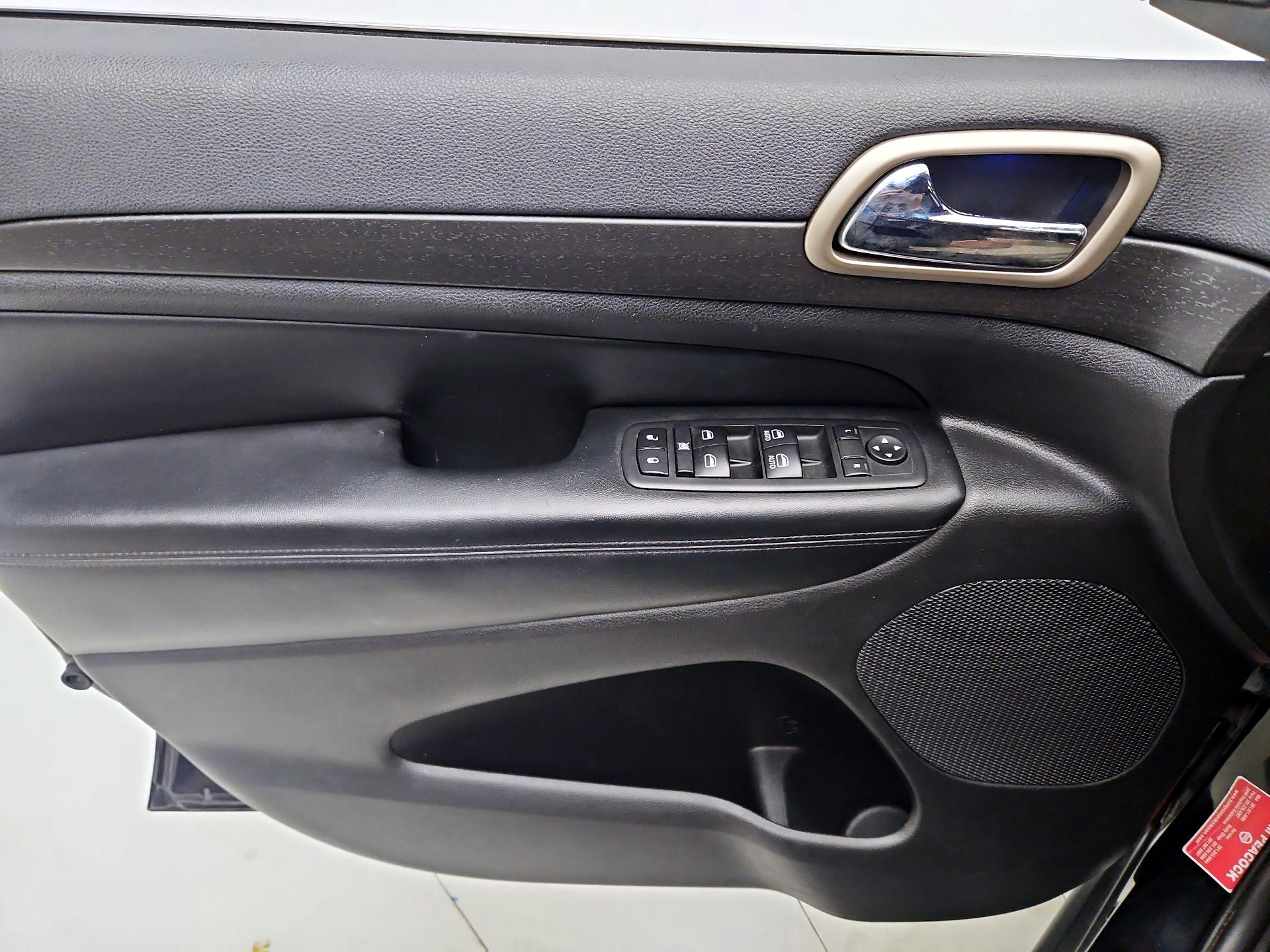 Thumbnail: 2017 Jeep Grand Cherokee - 12