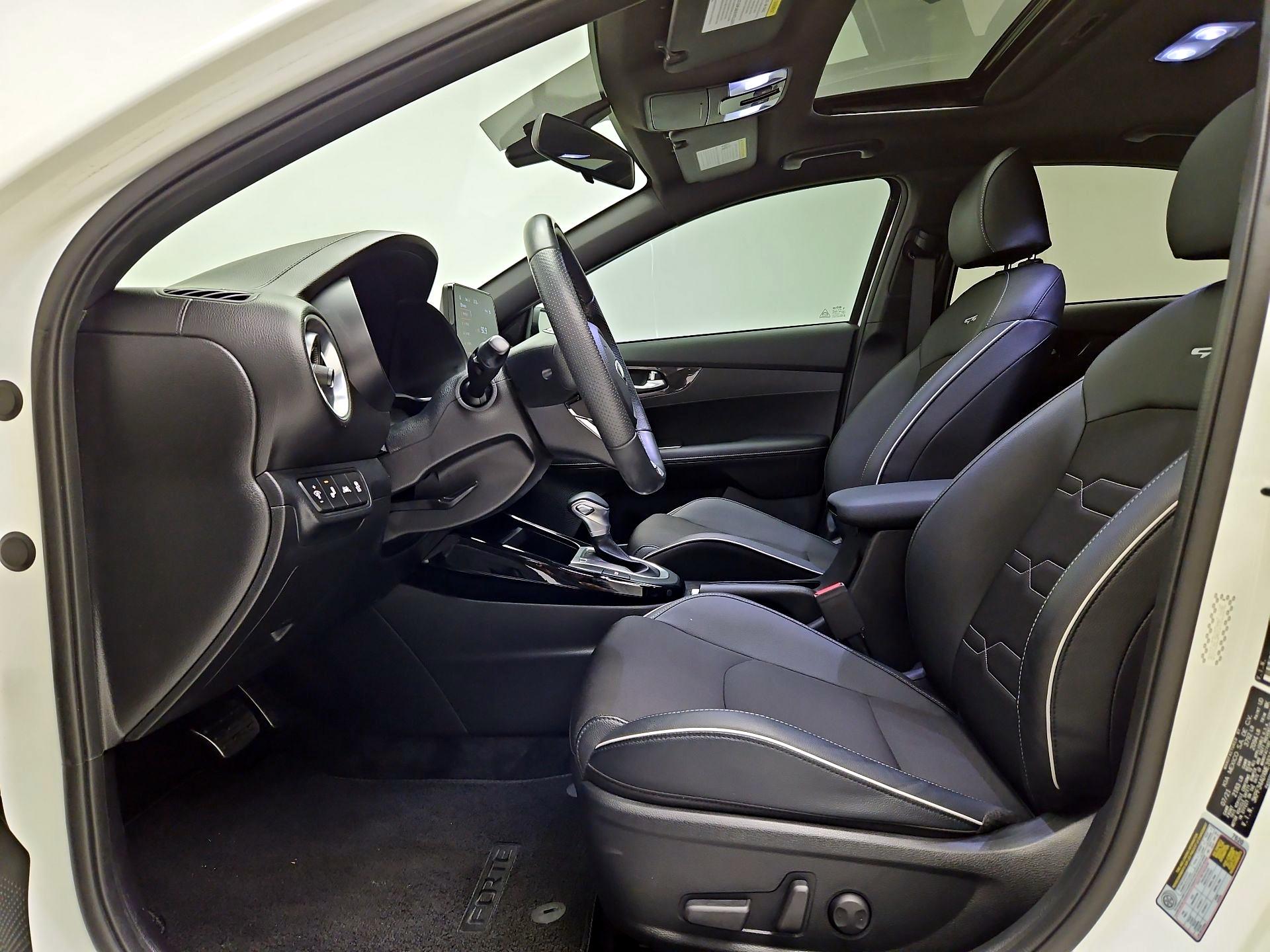 Thumbnail: 2021 Kia Forte - 11