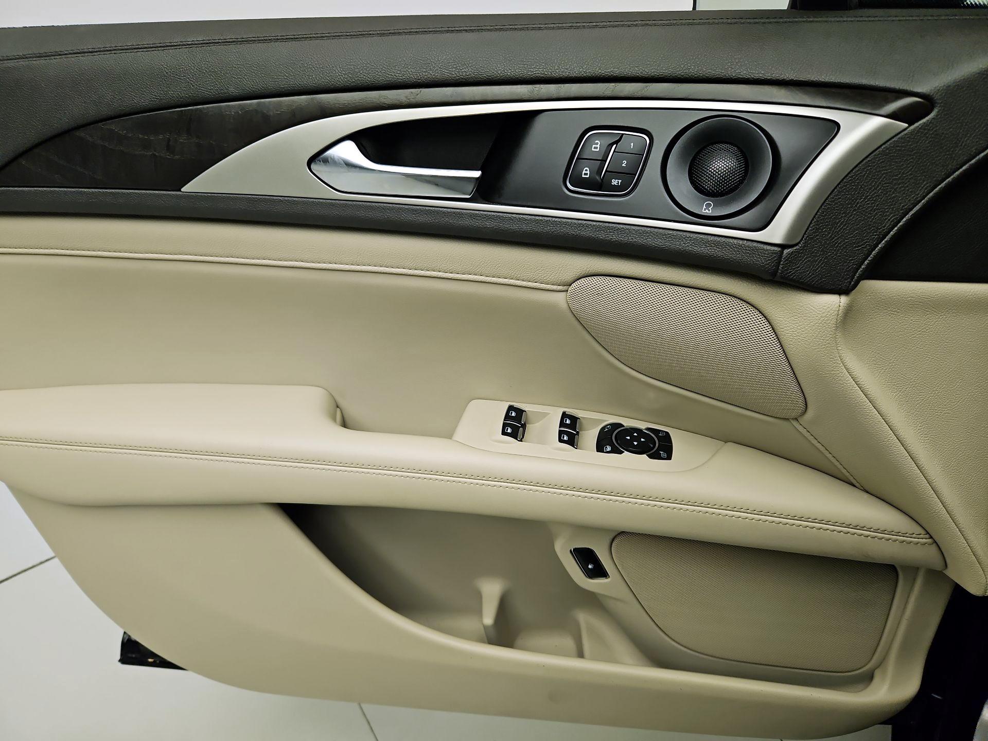 Thumbnail: 2019 Lincoln MKZ - 12