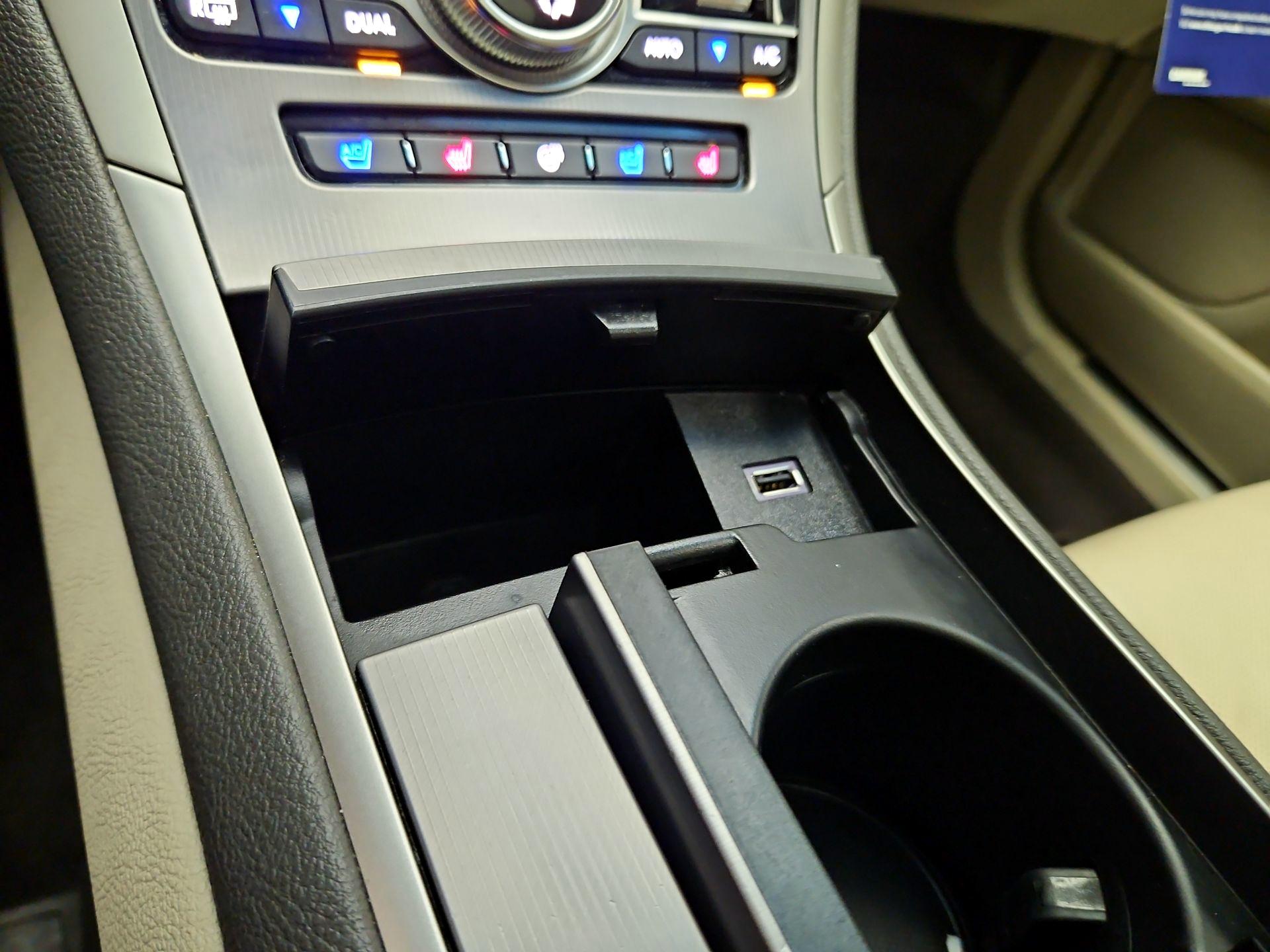 Thumbnail: 2019 Lincoln MKZ - 19