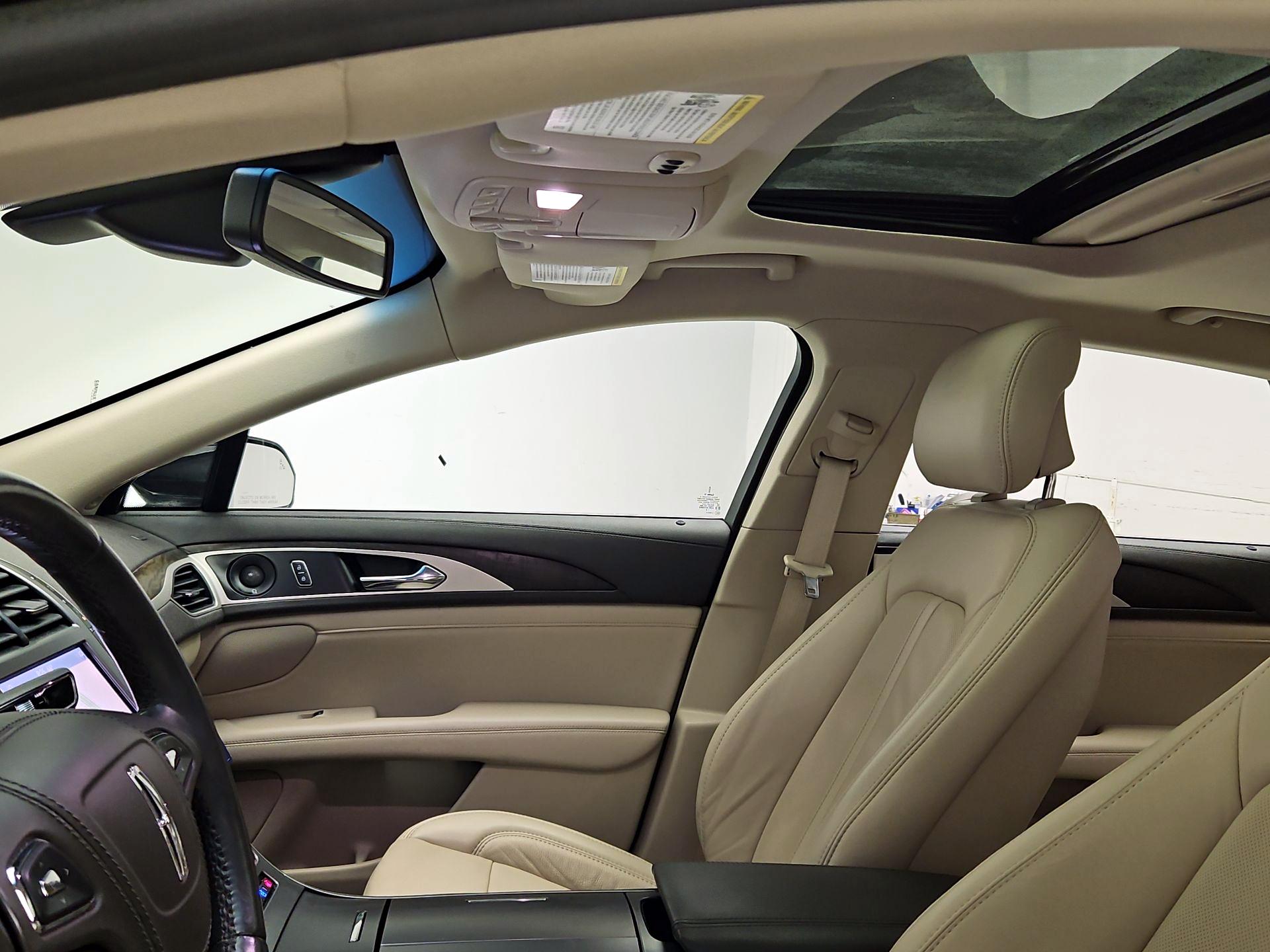 Thumbnail: 2019 Lincoln MKZ - 20