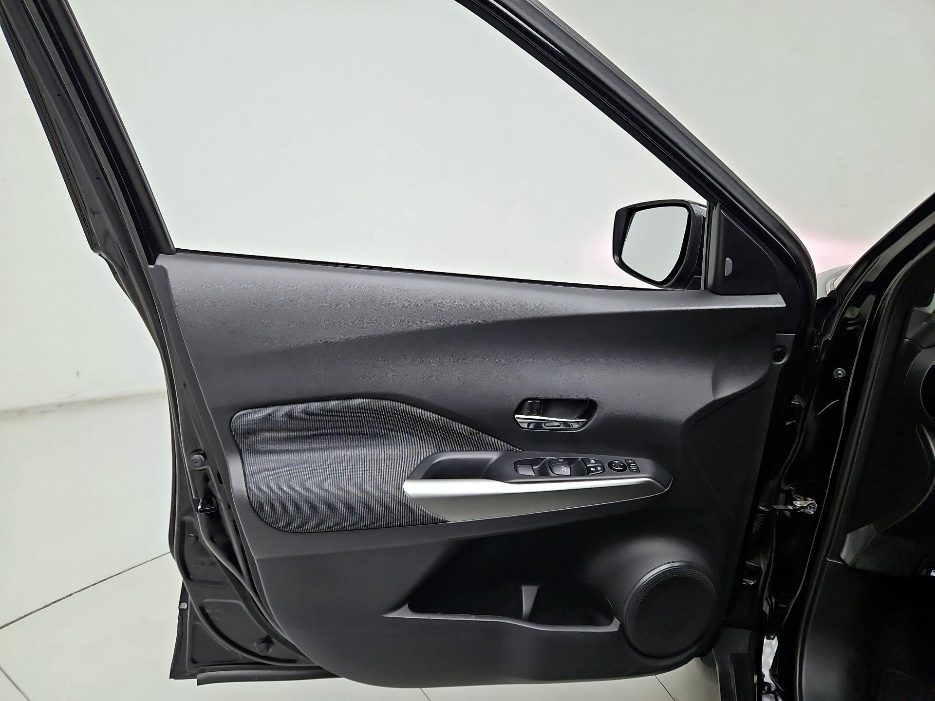 Thumbnail: 2020 Nissan Kicks - 12