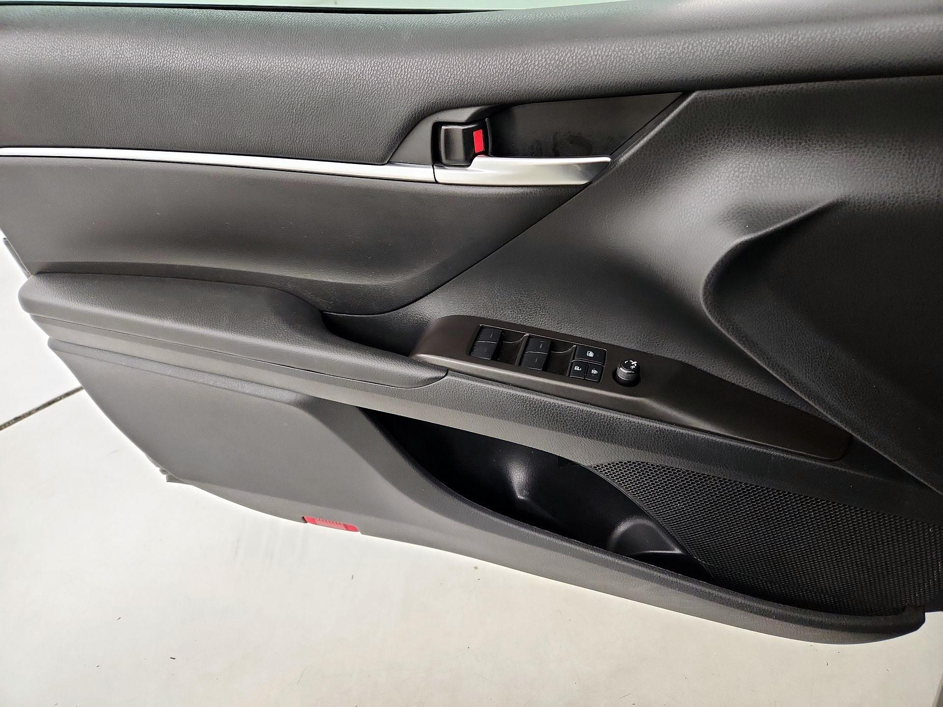 Thumbnail: 2022 Toyota Camry - 12