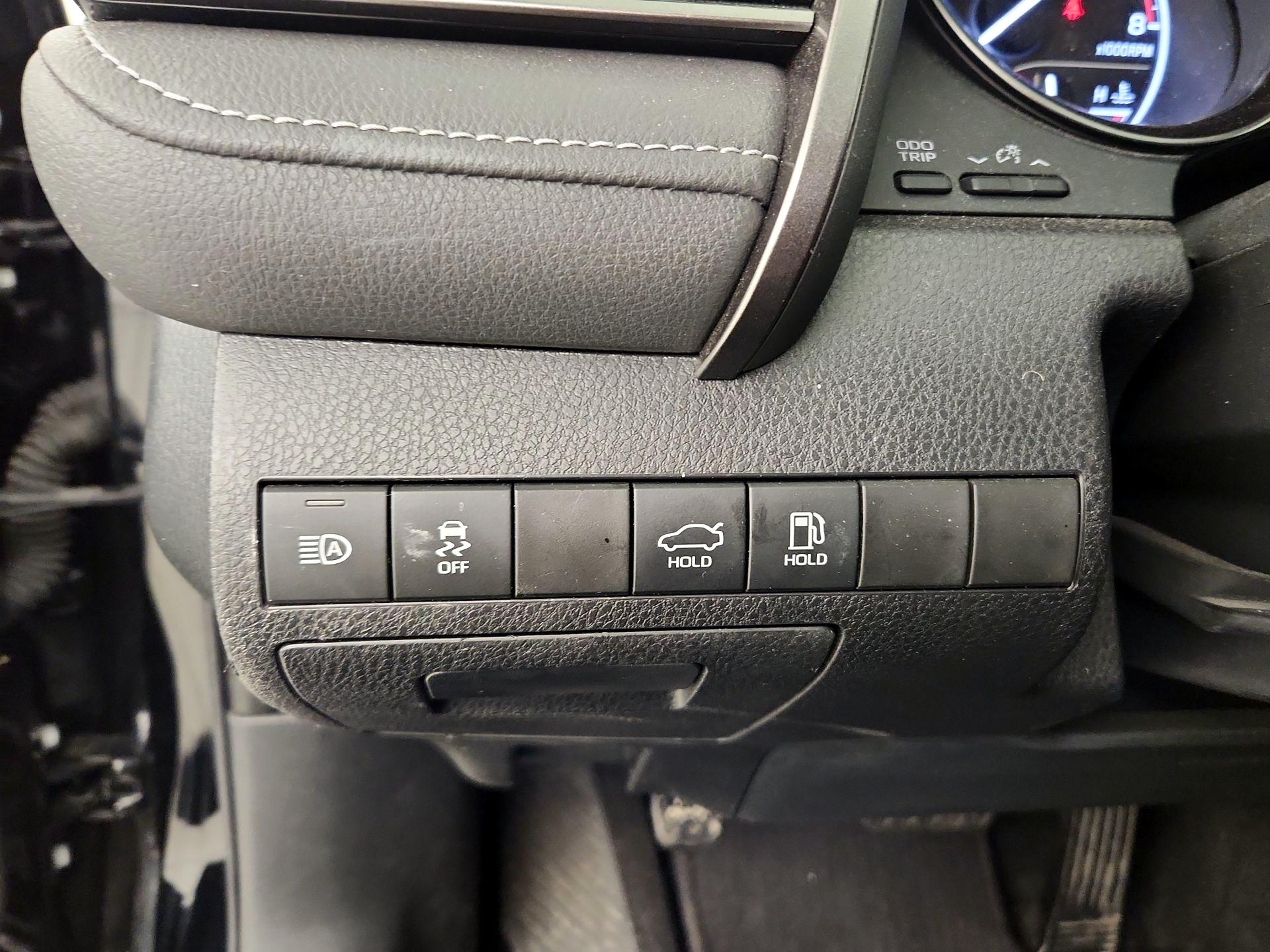 Thumbnail: 2022 Toyota Camry - 13