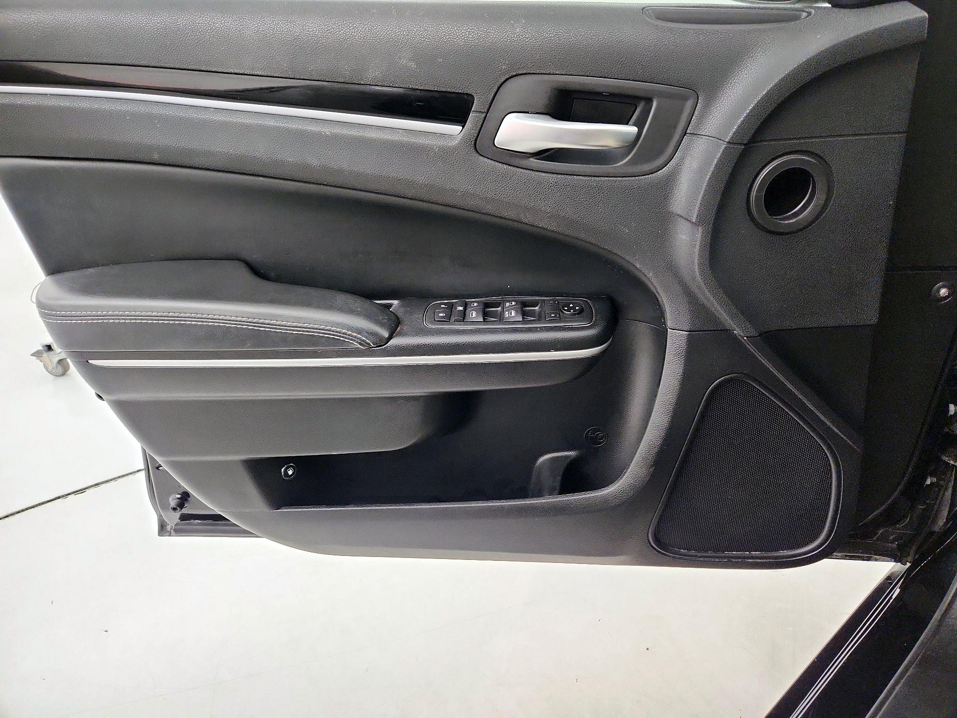 Thumbnail: 2020 Chrysler 300 - 12