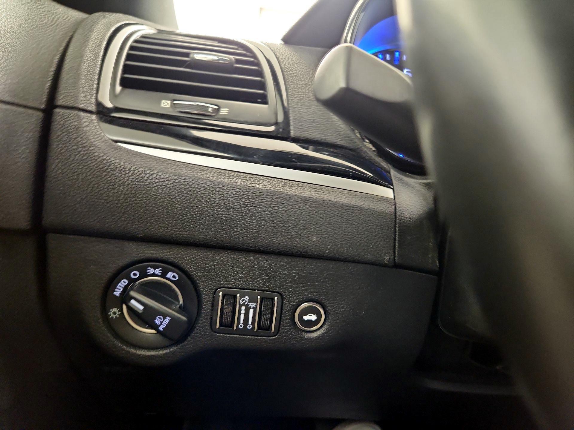 Thumbnail: 2020 Chrysler 300 - 13