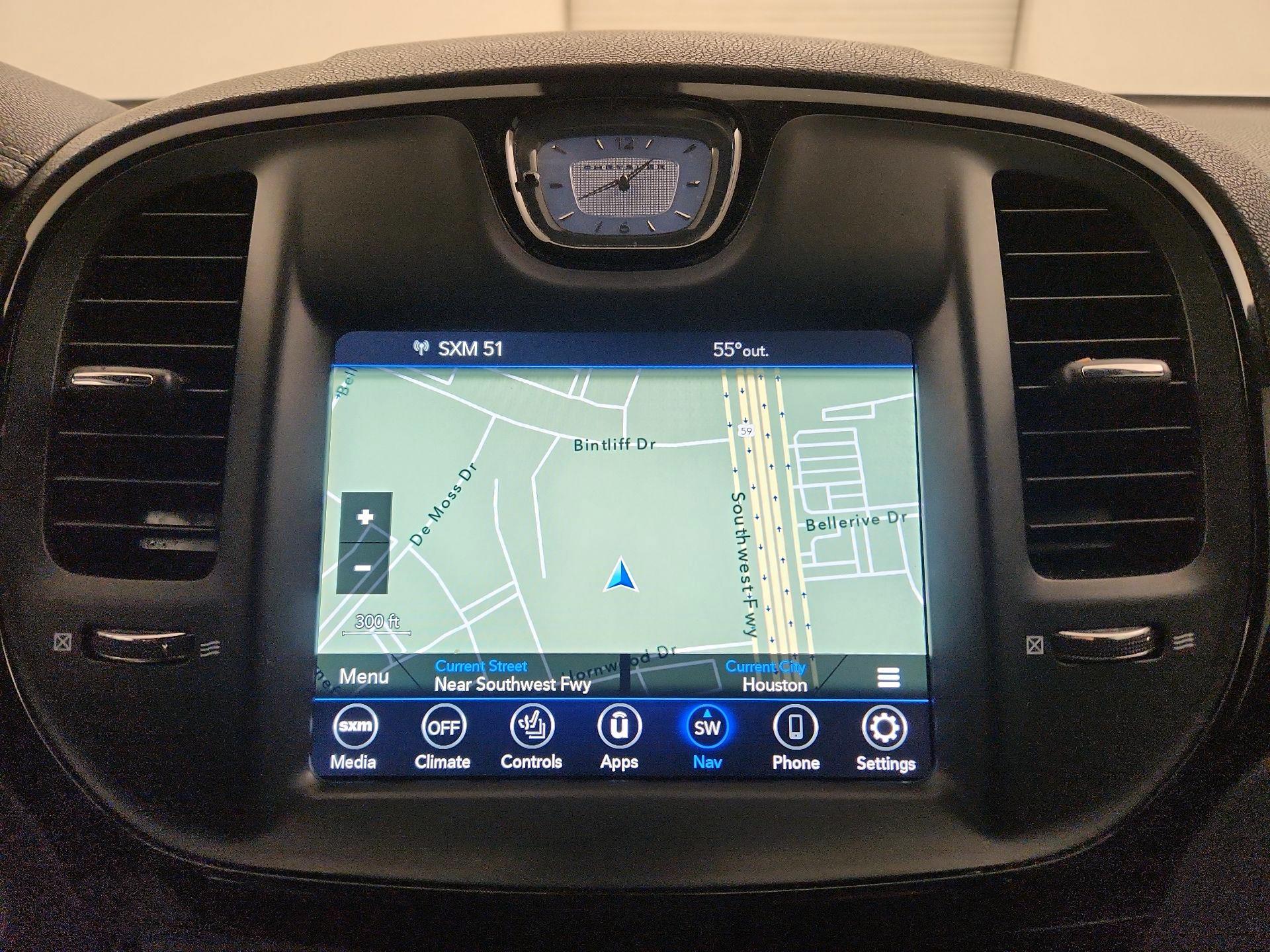 Thumbnail: 2020 Chrysler 300 - 14